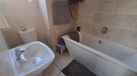 Bathroom 1 of property in Linbro Park A.H.