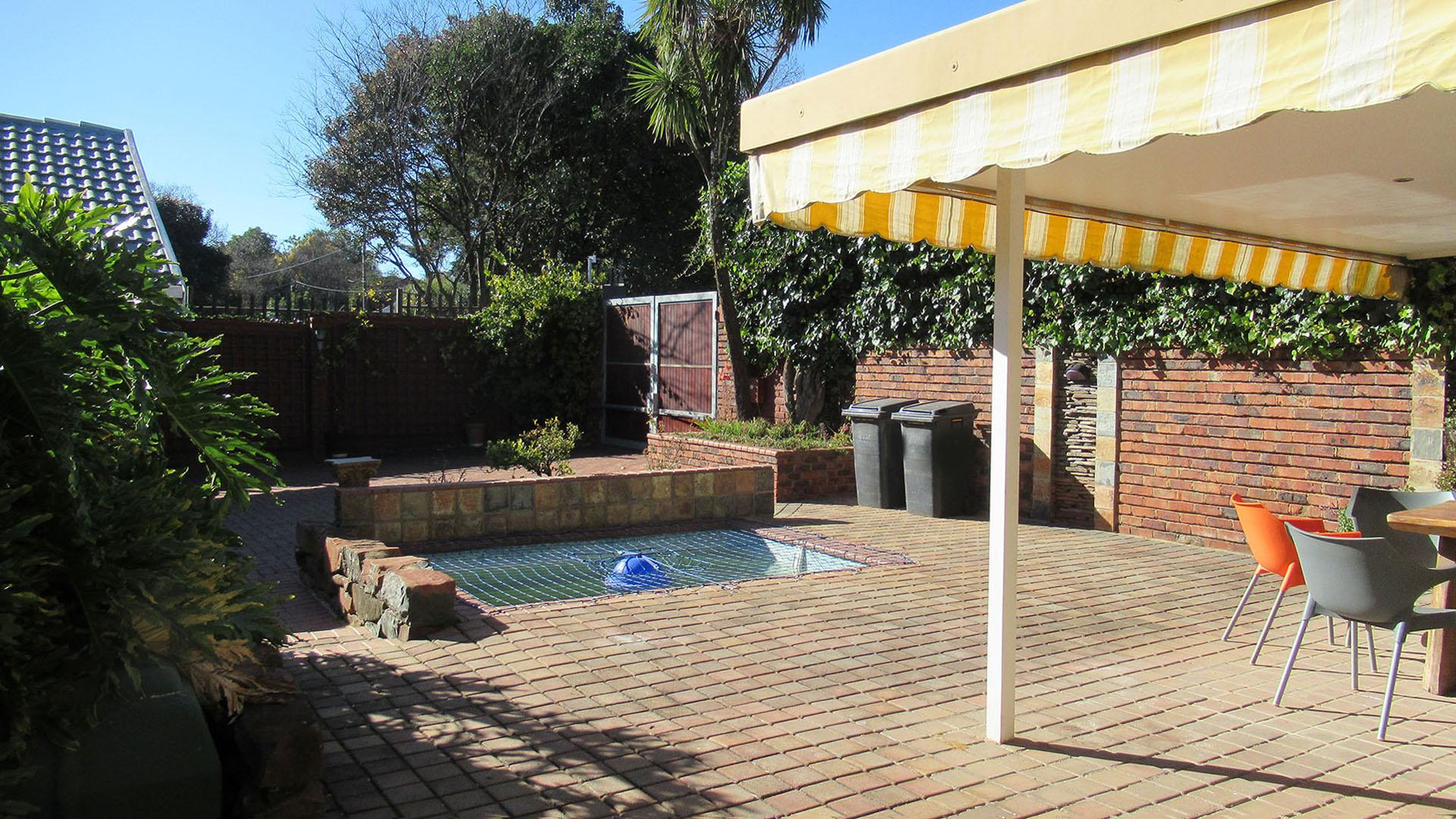 Front View of property in Rant-En-Dal