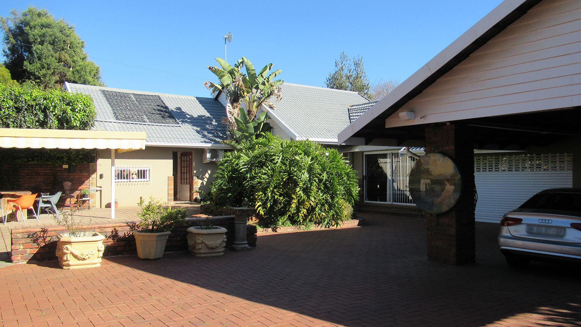 Front View of property in Rant-En-Dal