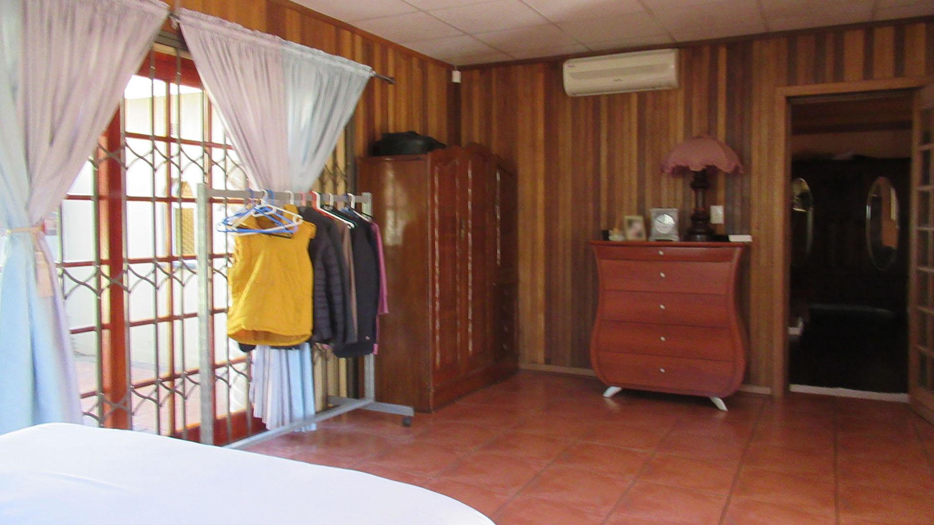 Bed Room 1 - 24 square meters of property in Rant-En-Dal