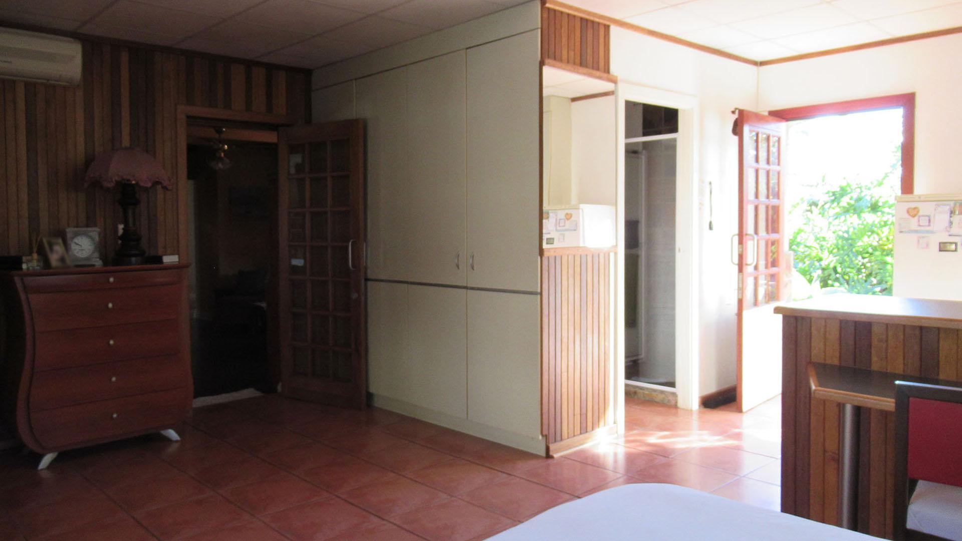 Bed Room 1 - 24 square meters of property in Rant-En-Dal