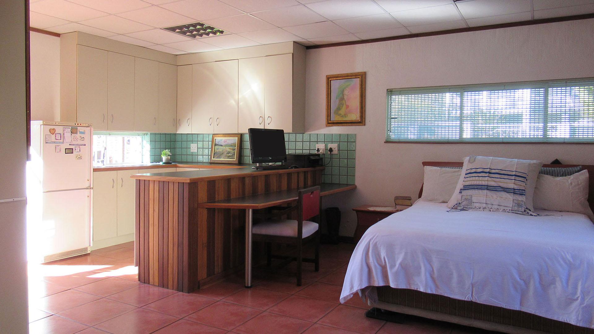 Lounges - 77 square meters of property in Rant-En-Dal