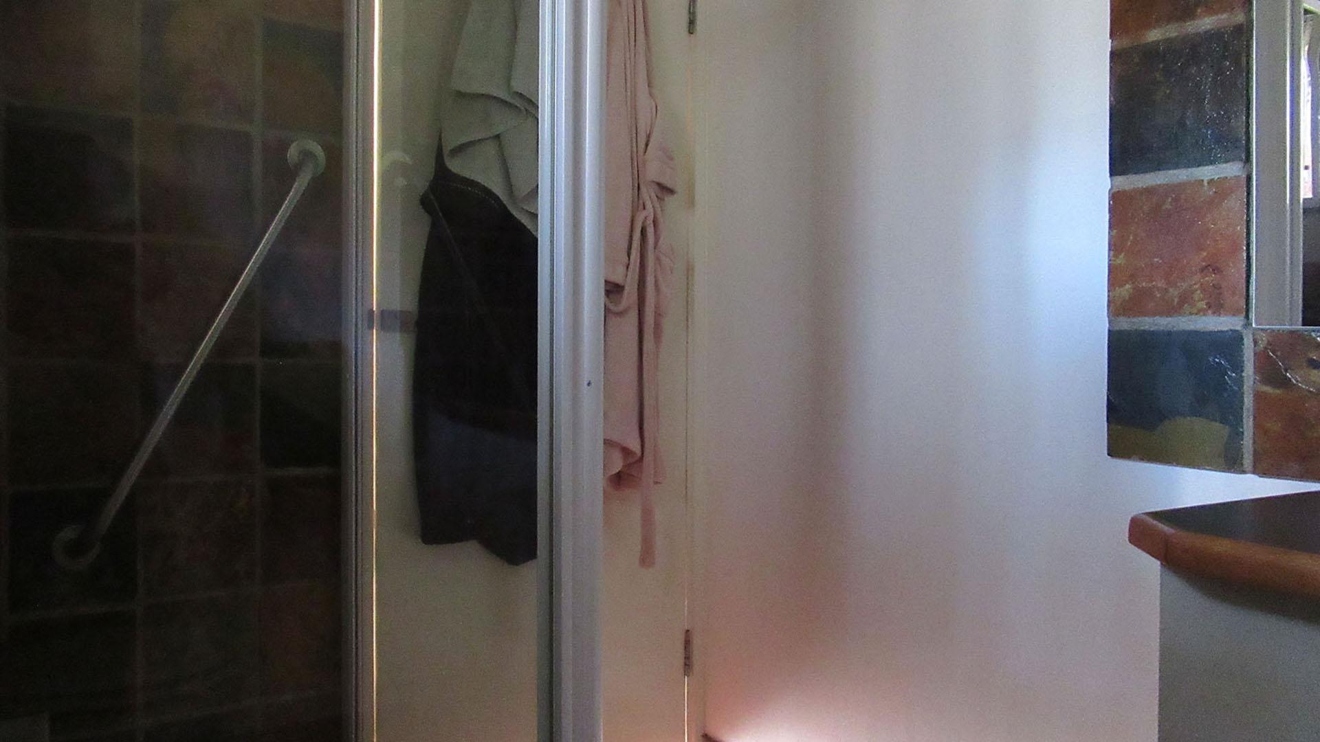 Bathroom 1 - 11 square meters of property in Rant-En-Dal