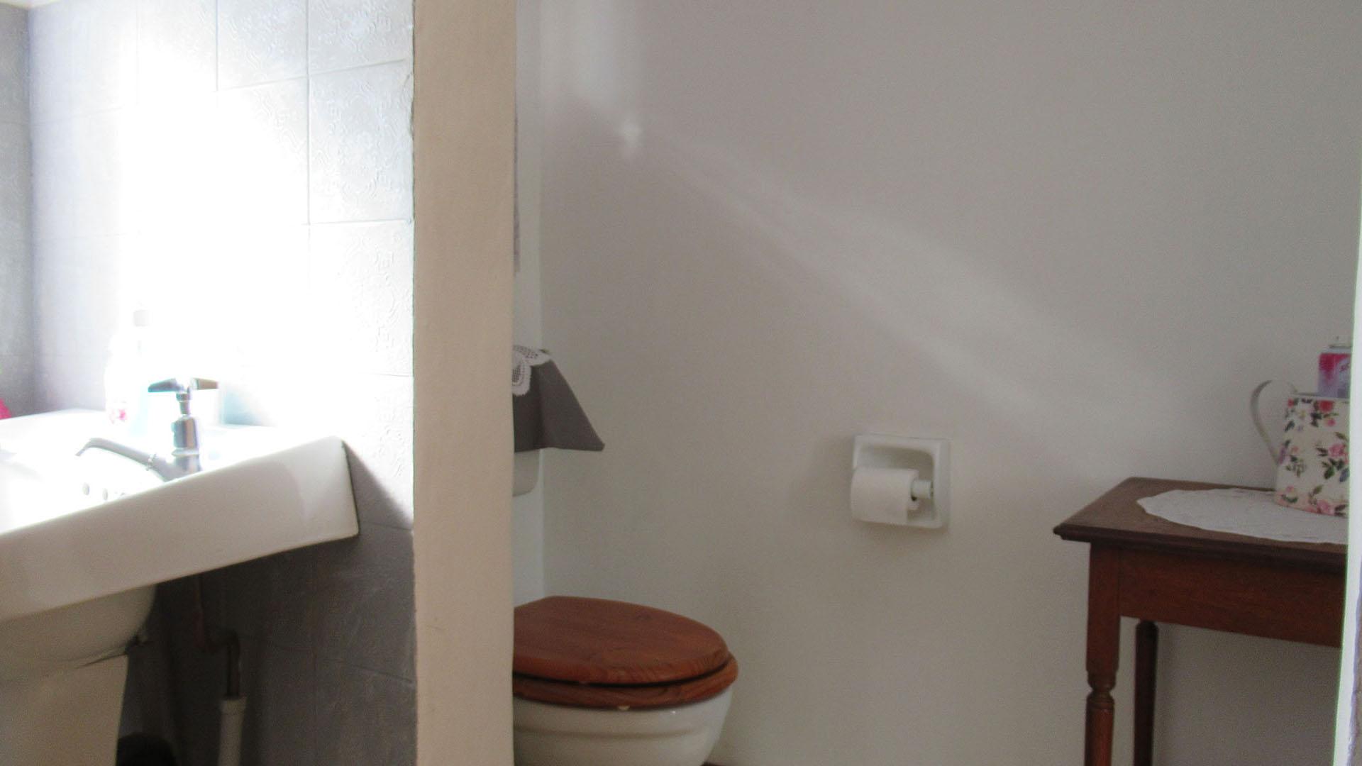 Bathroom 1 - 11 square meters of property in Rant-En-Dal