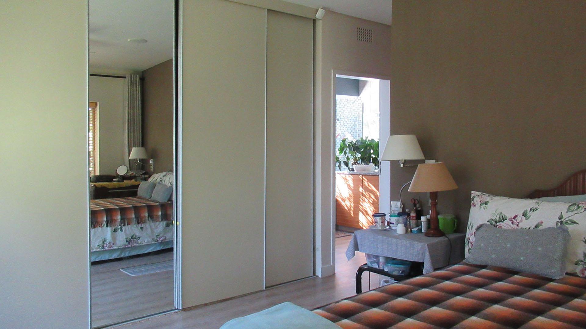 Main Bedroom - 25 square meters of property in Rant-En-Dal