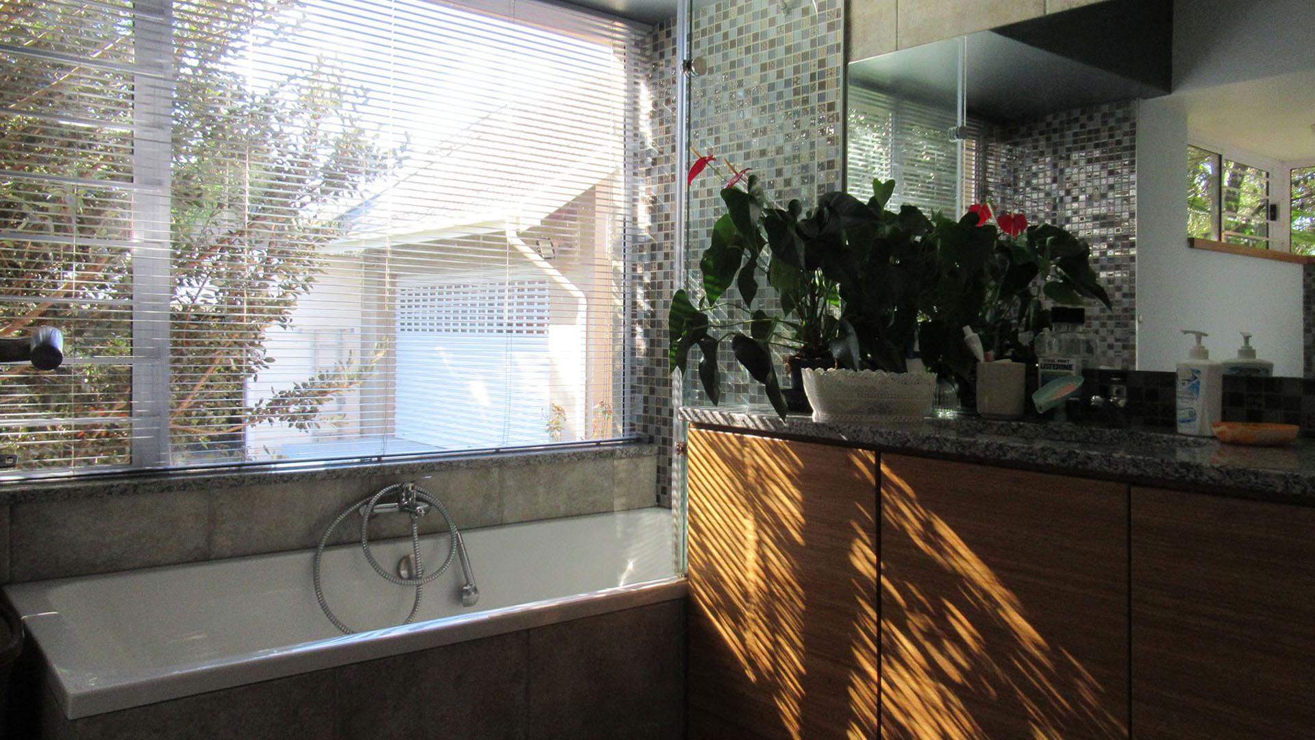Main Bathroom - 9 square meters of property in Rant-En-Dal