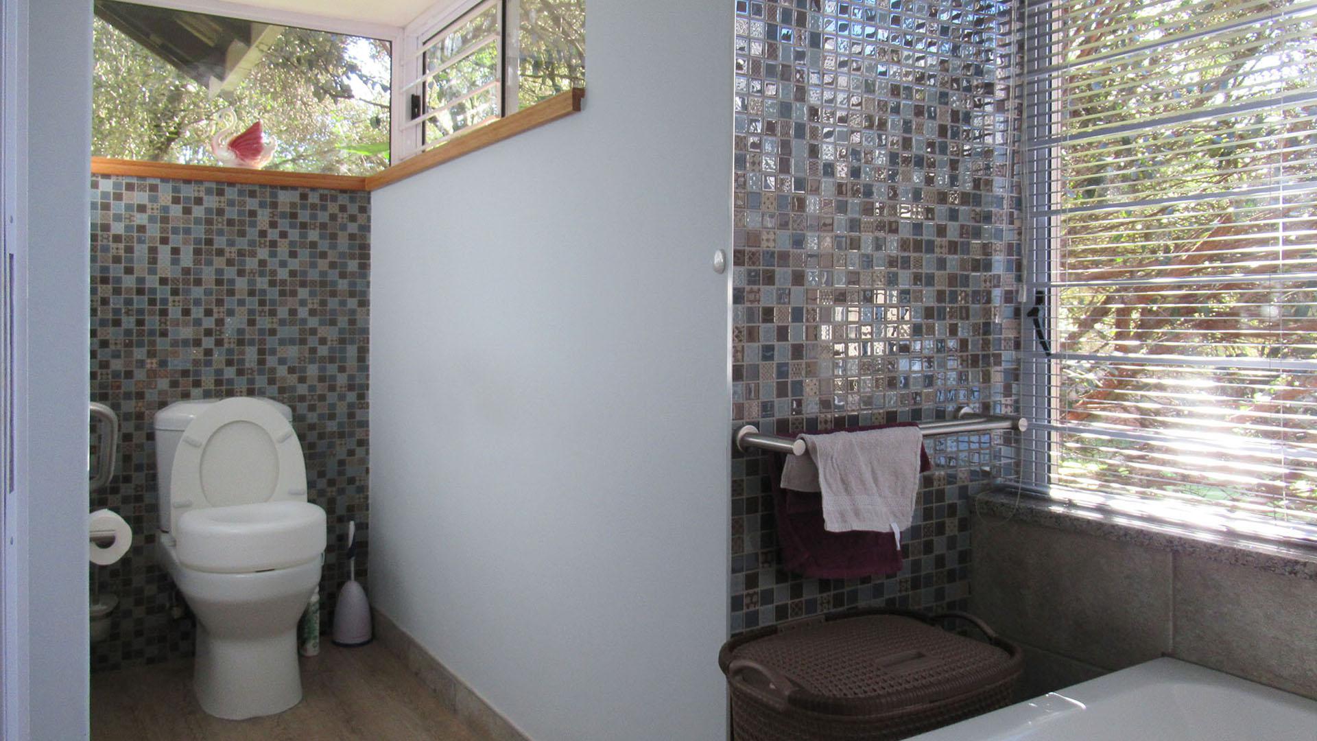 Main Bathroom - 9 square meters of property in Rant-En-Dal