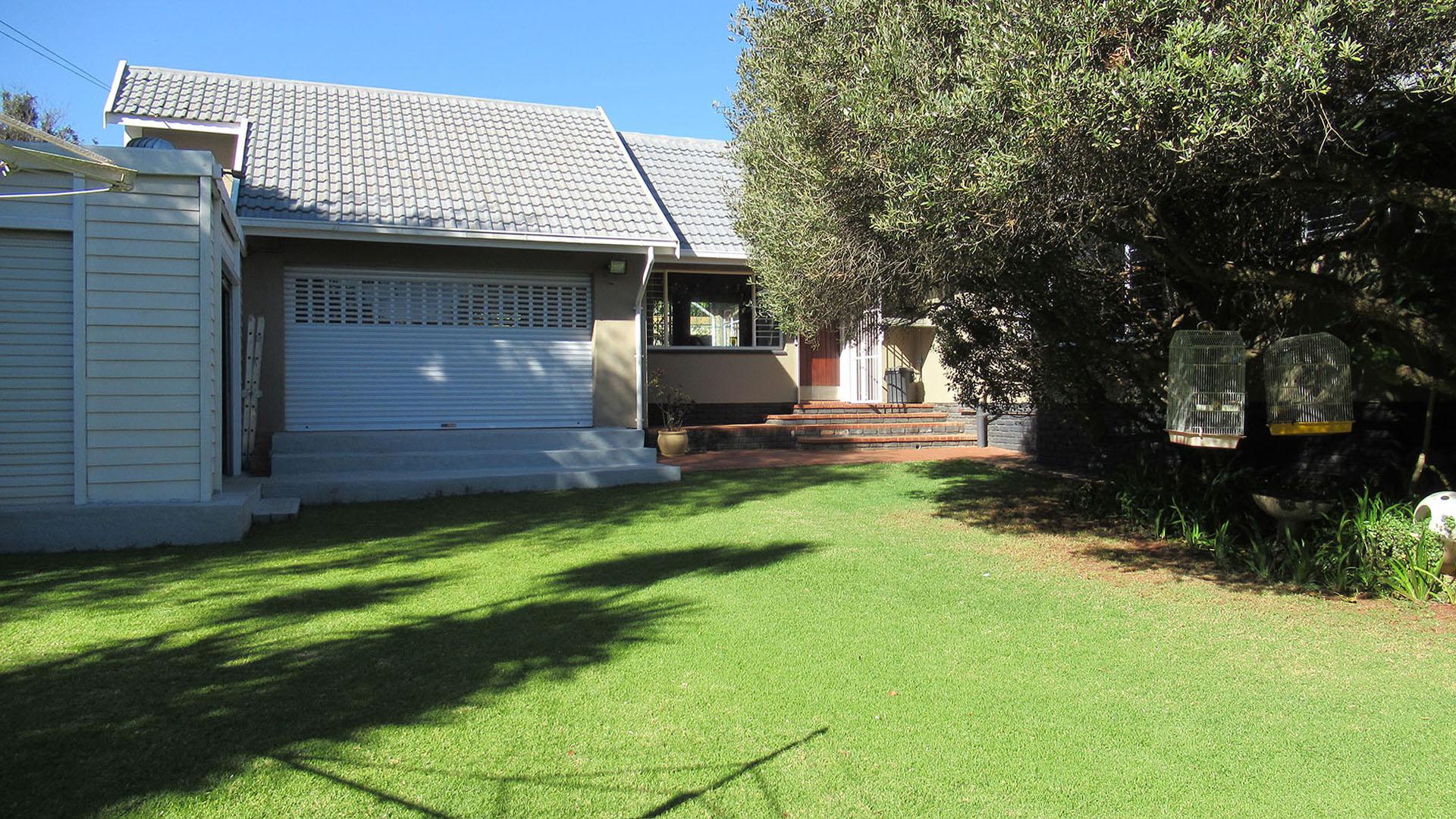 Backyard of property in Rant-En-Dal