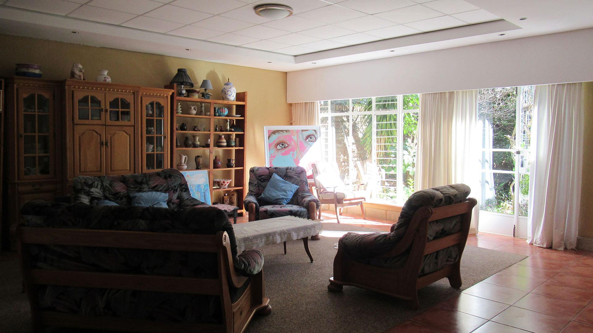 Lounges - 77 square meters of property in Rant-En-Dal