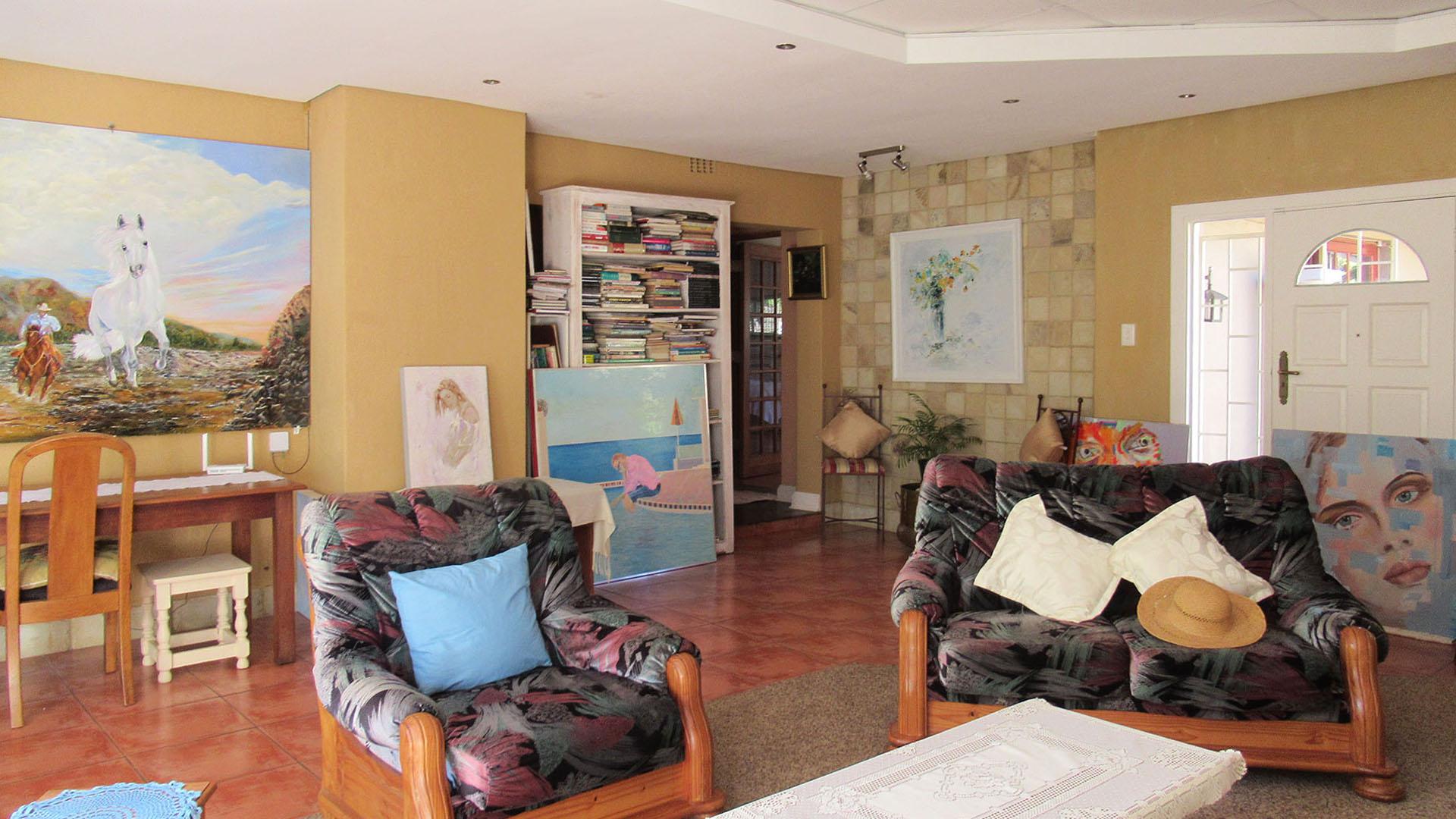 Lounges - 77 square meters of property in Rant-En-Dal