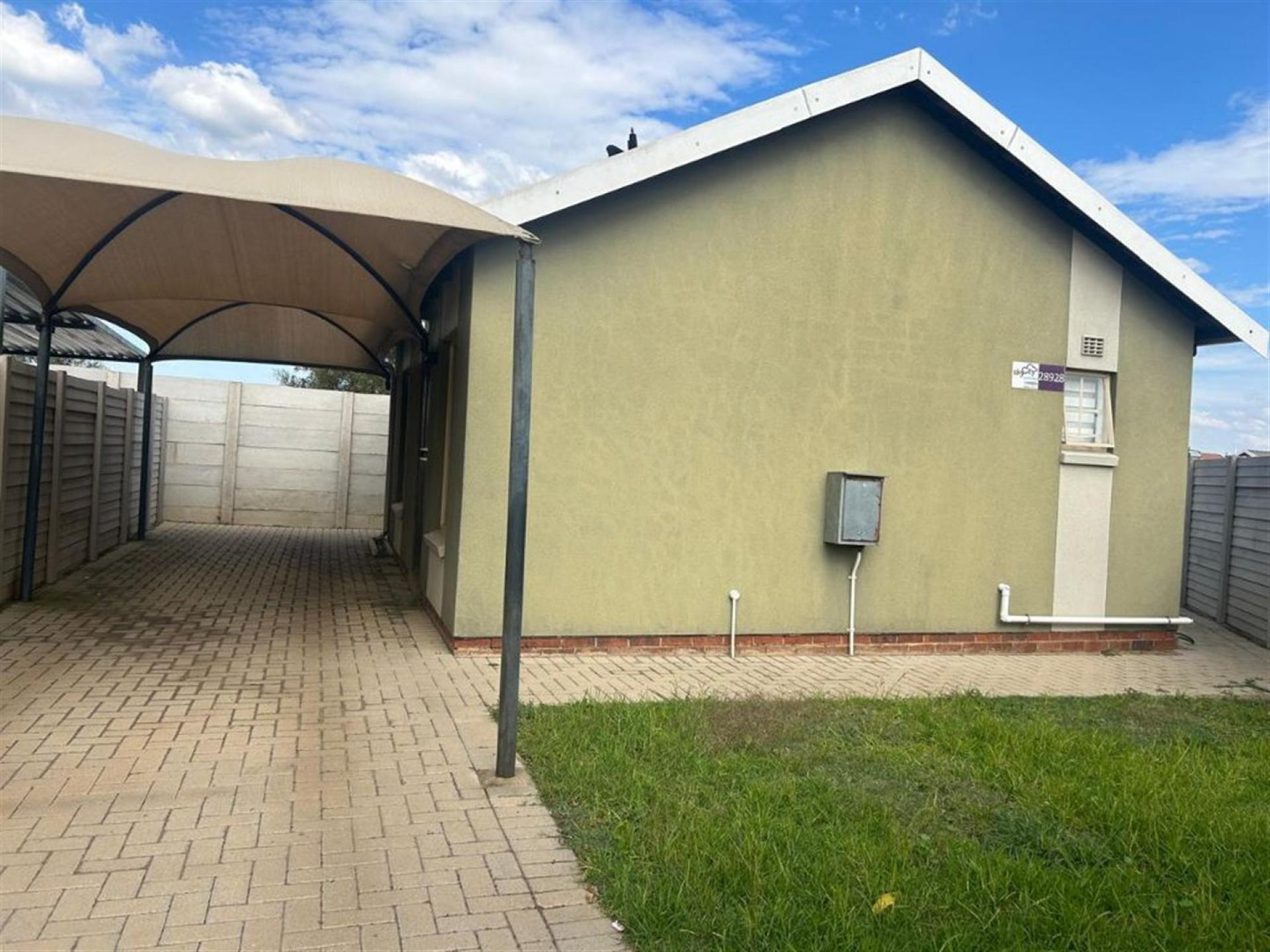 Front View of property in Palm Ridge