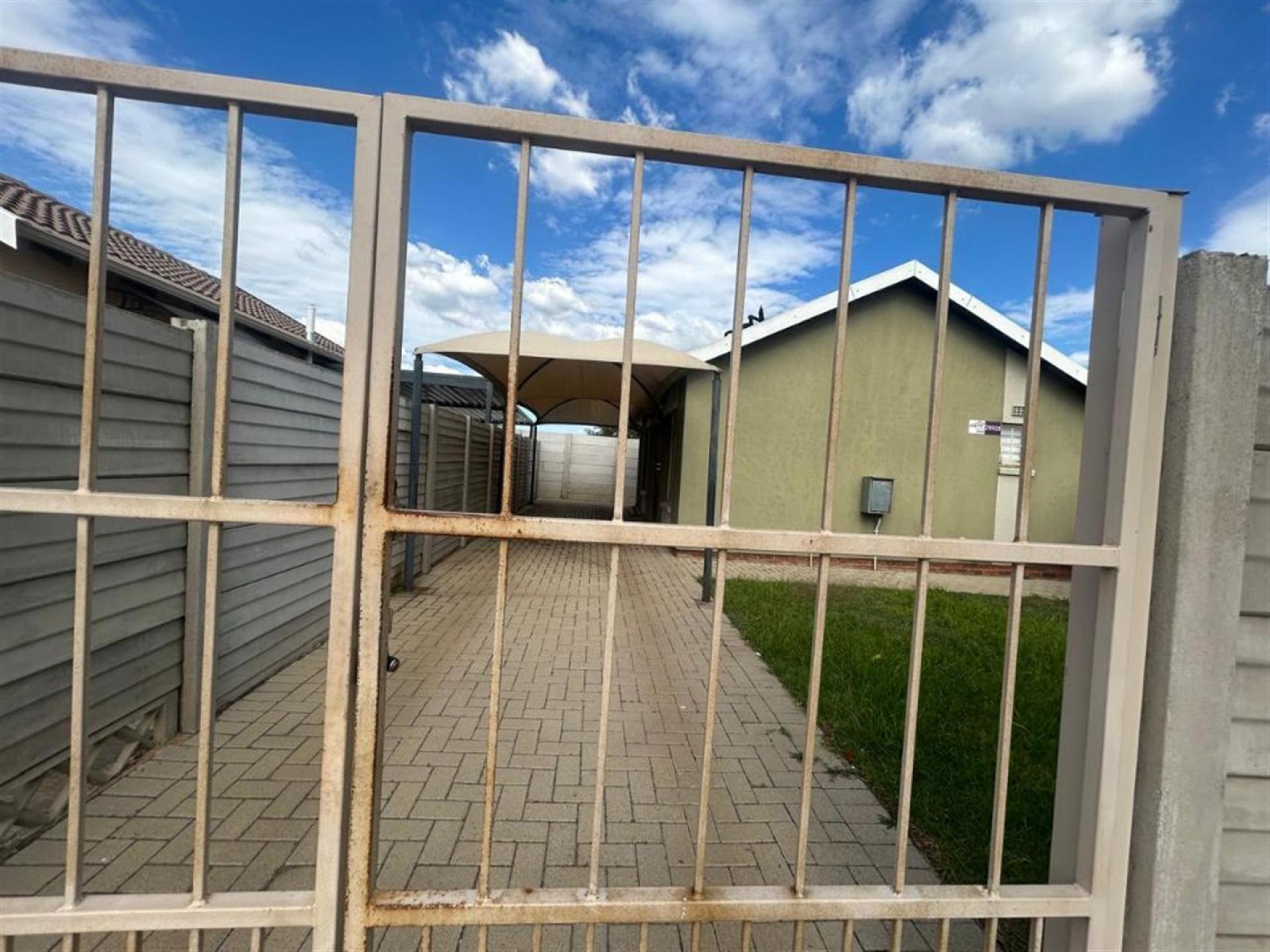 Front View of property in Palm Ridge