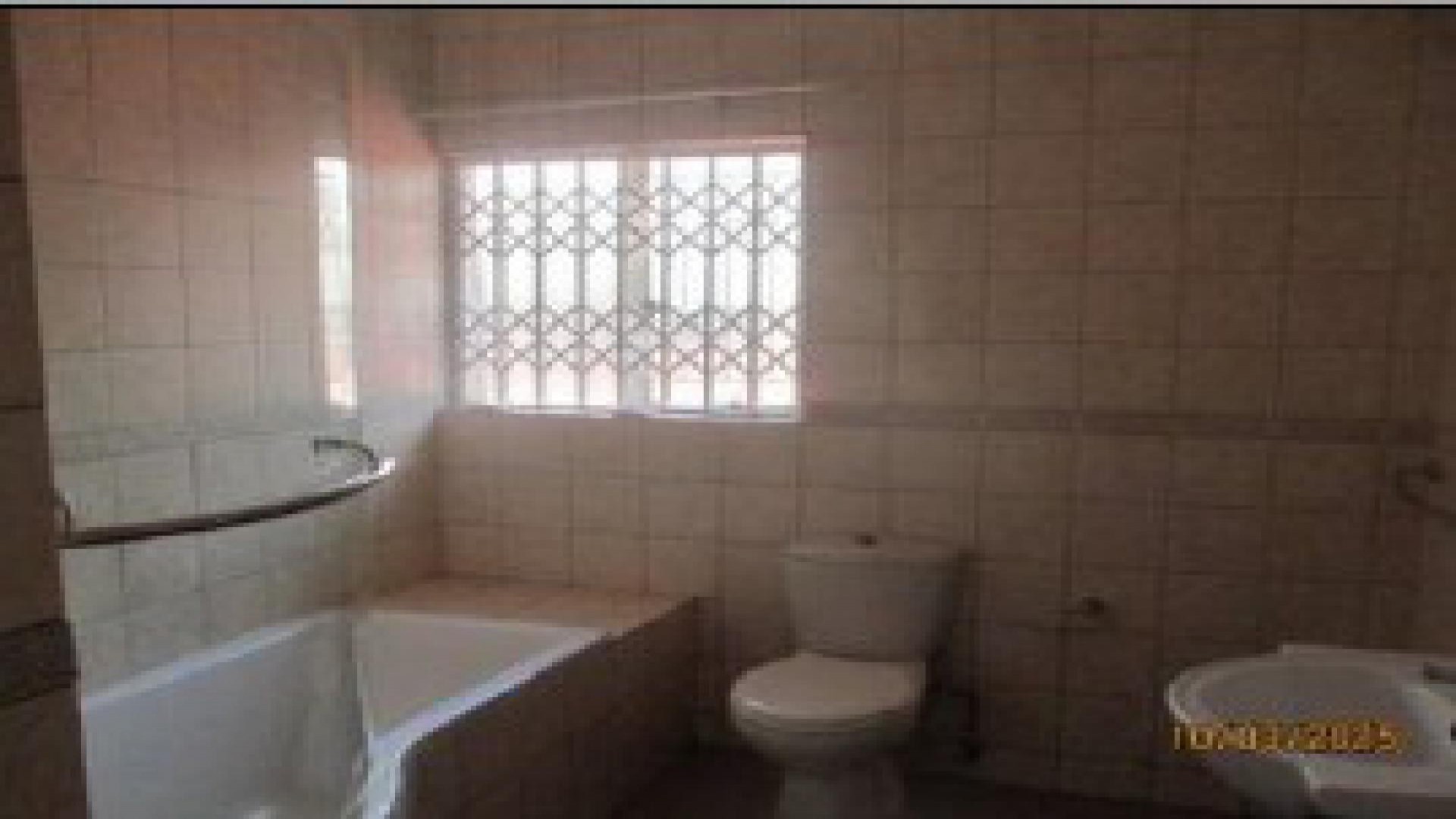 Bathroom 1 of property in Emalahleni (Witbank) 