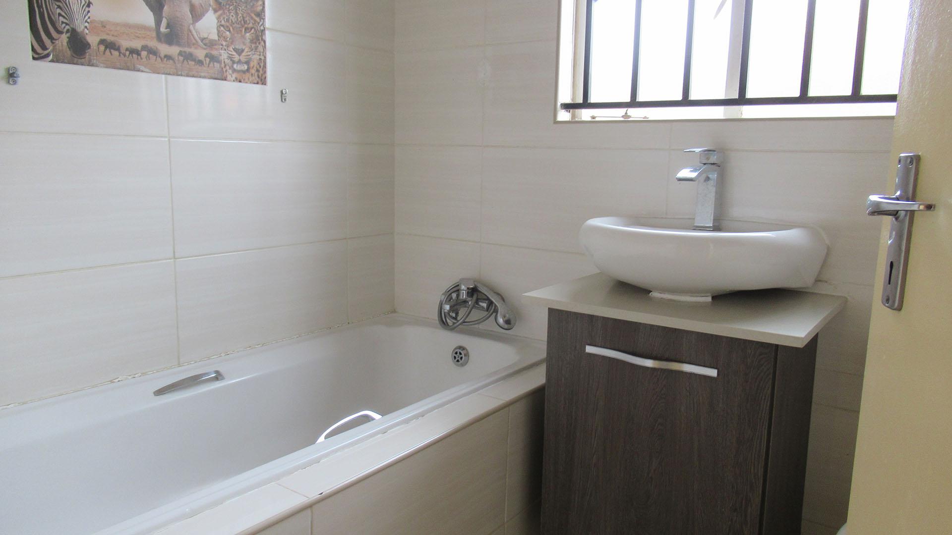 Bathroom 1 - 4 square meters of property in Naturena