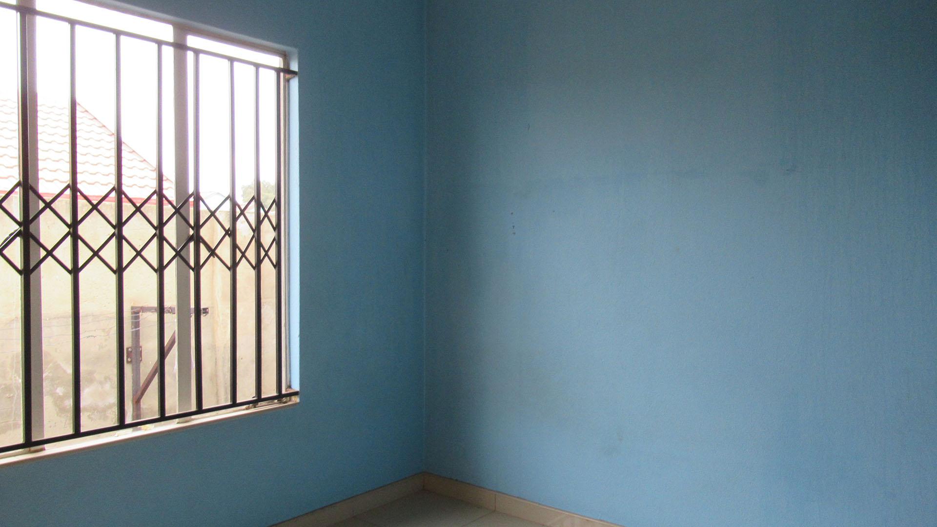 Bed Room 1 - 9 square meters of property in Naturena