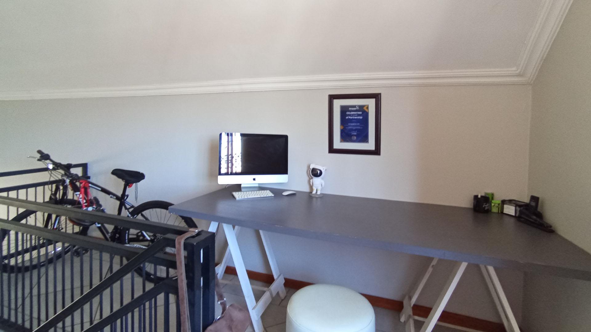 Rooms - 20 square meters of property in Equestria