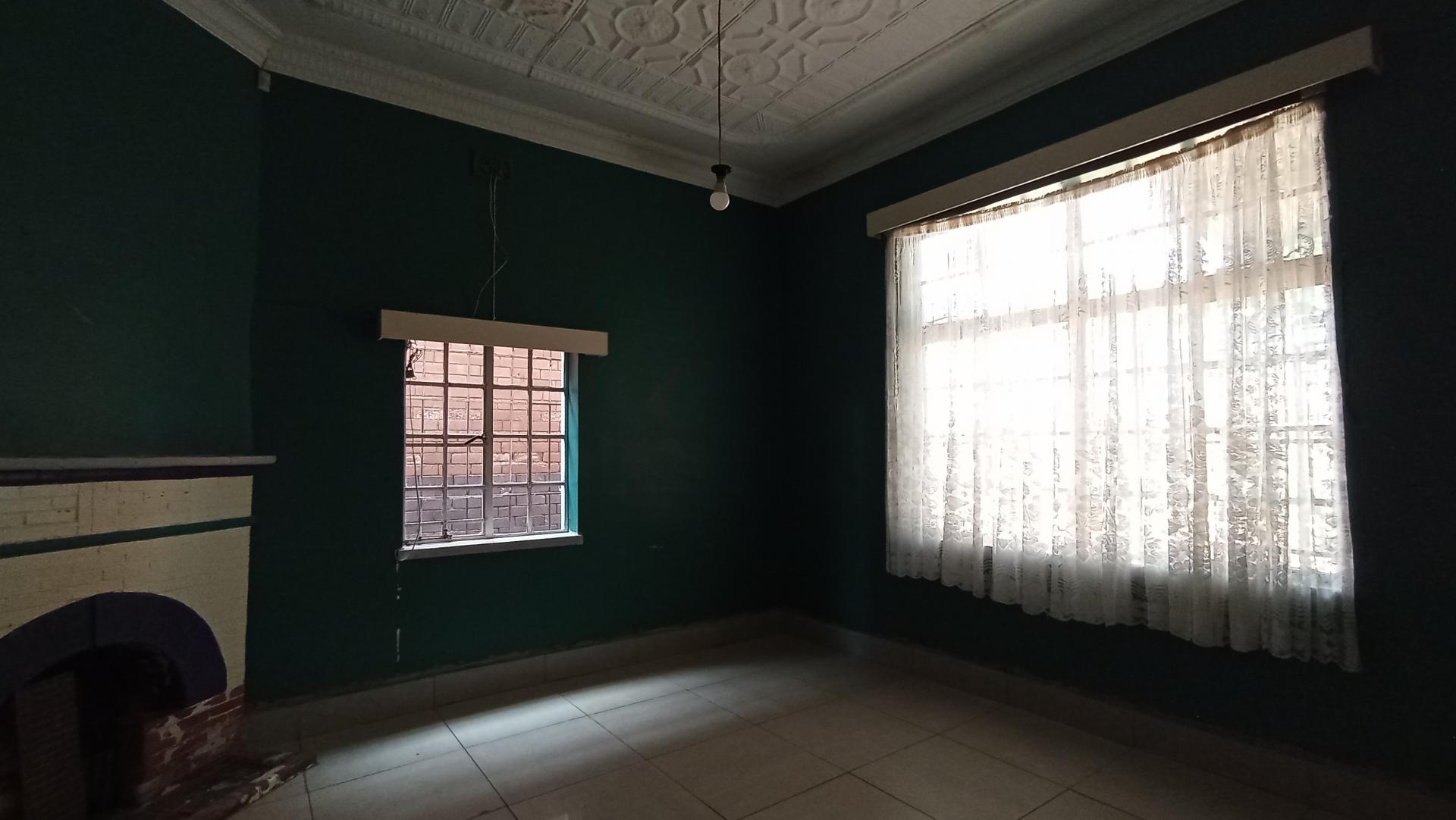 Lounges of property in Bezuidenhout Valley