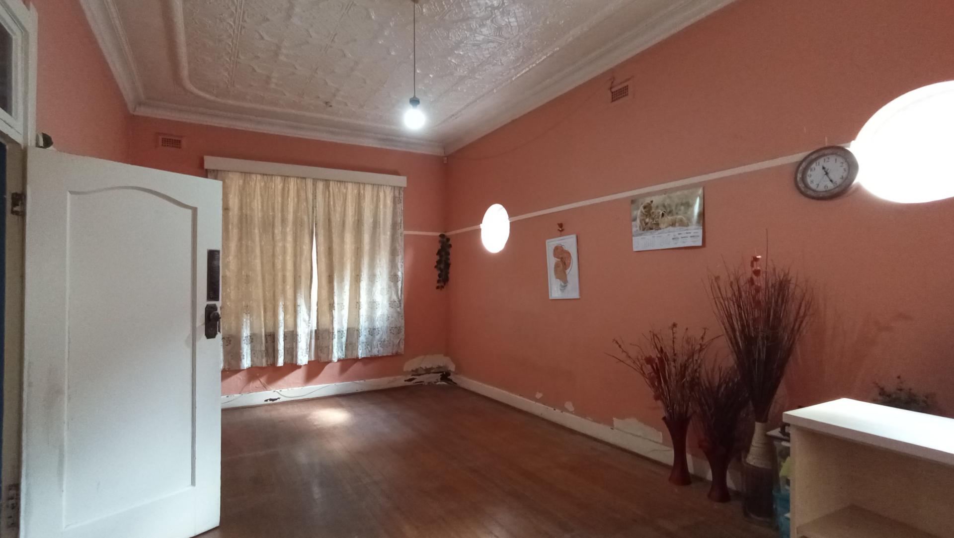 Bed Room 2 of property in Bezuidenhout Valley