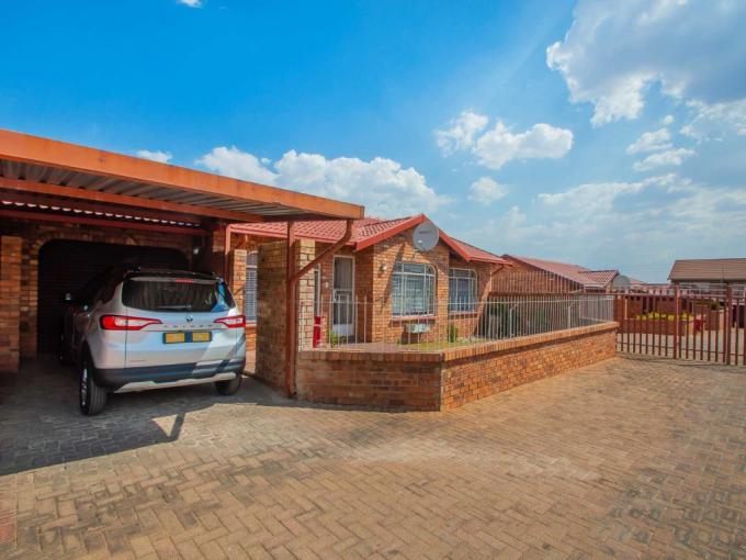3 Bedroom Simplex for Sale For Sale in Krugersdorp - MR654215
