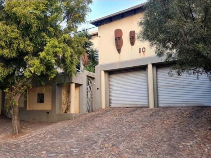 3 Bedroom House for Sale For Sale in Oakdene - MR654330