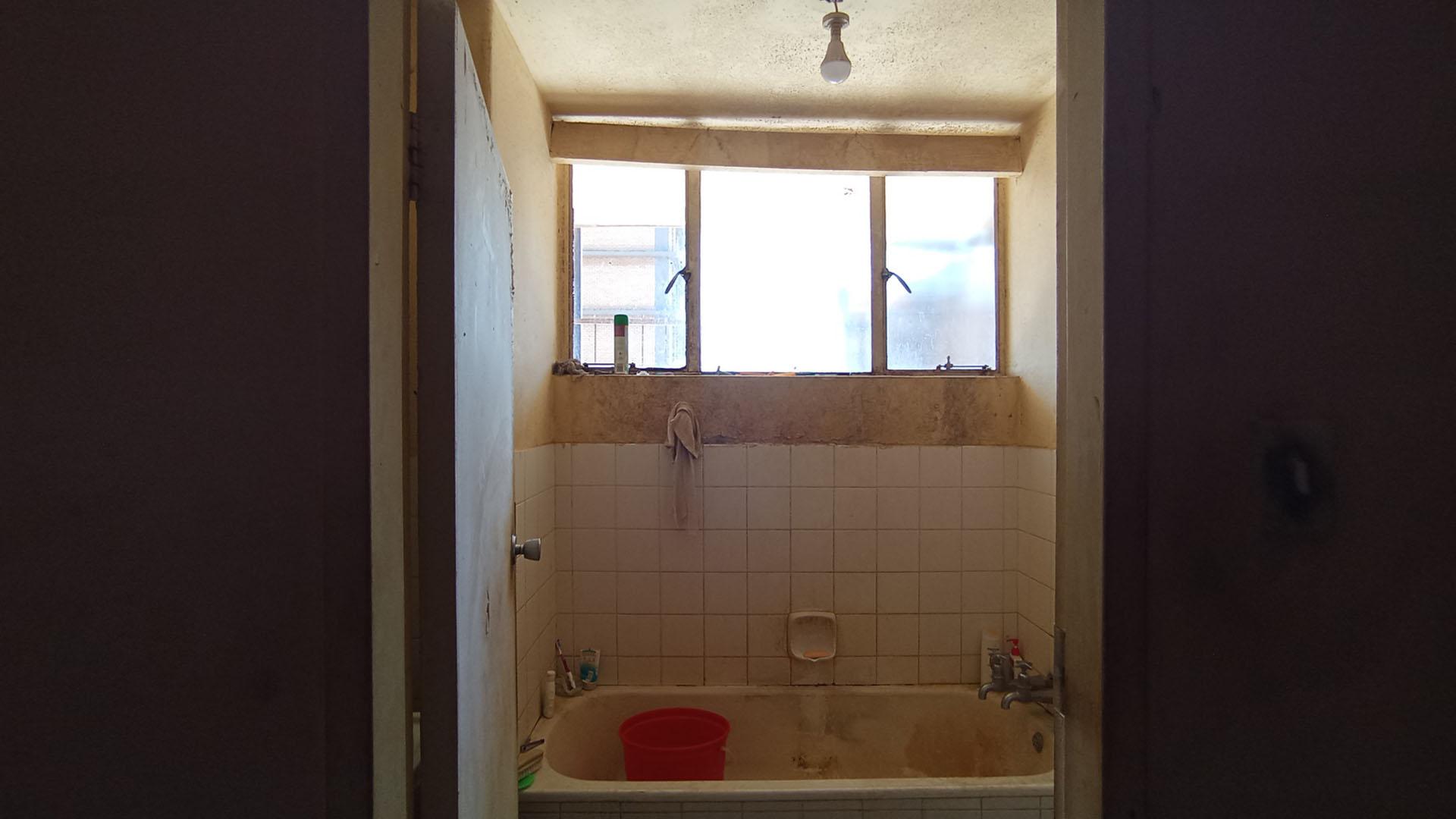 Bathroom 1 - 4 square meters of property in Sunnyside