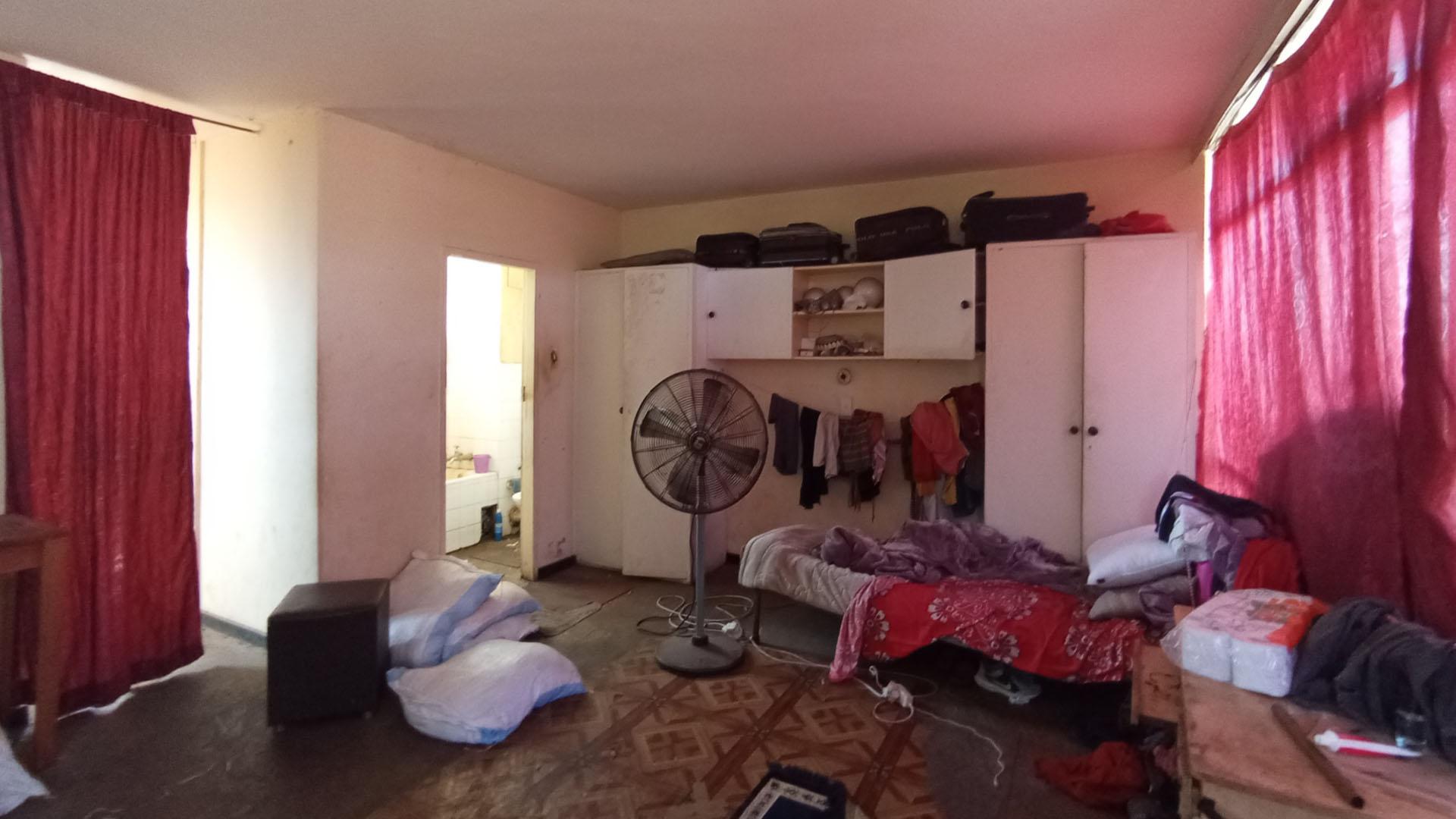 Main Bedroom of property in Sunnyside