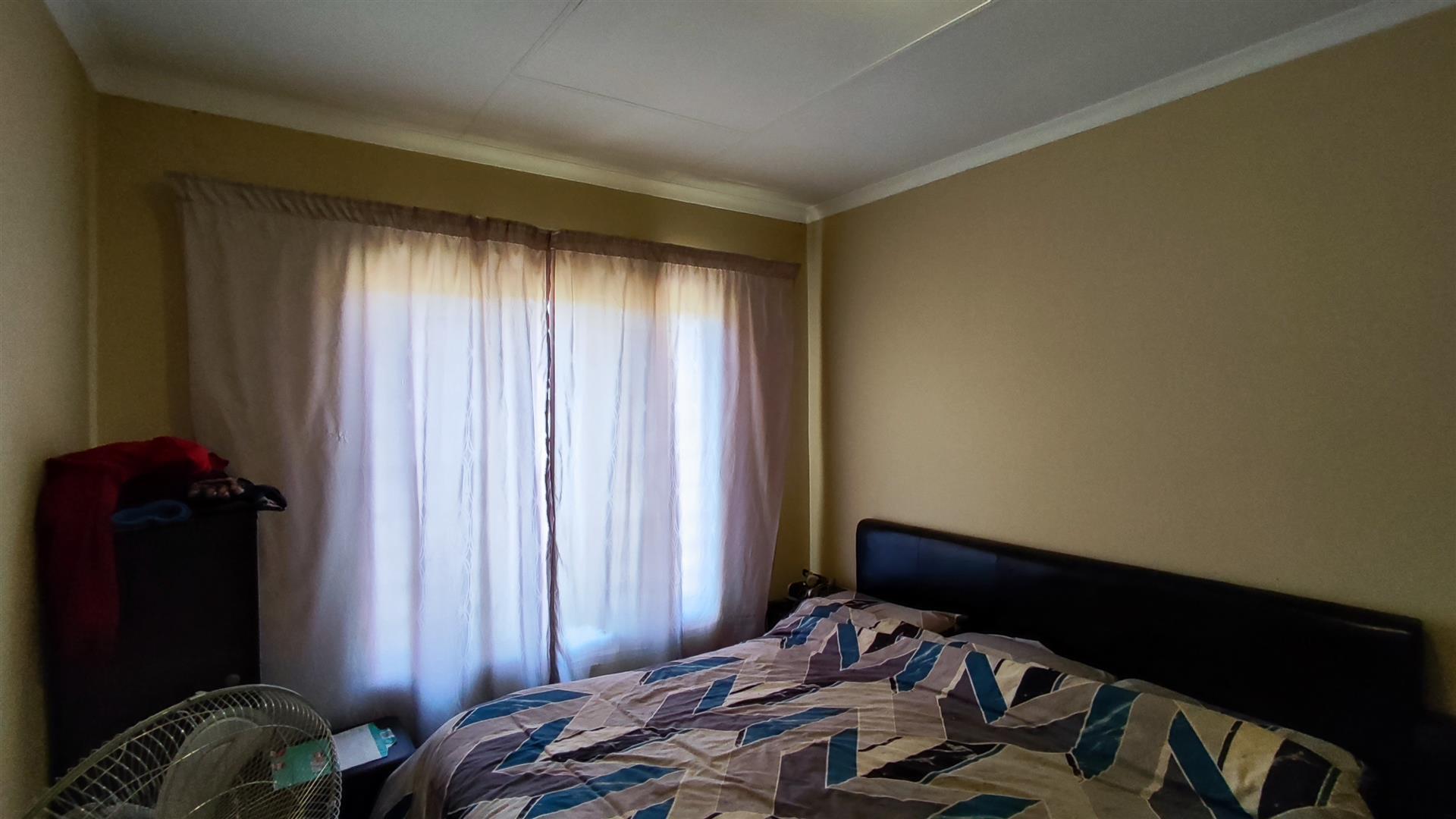 Bed Room 1 - 9 square meters of property in Cloverdene