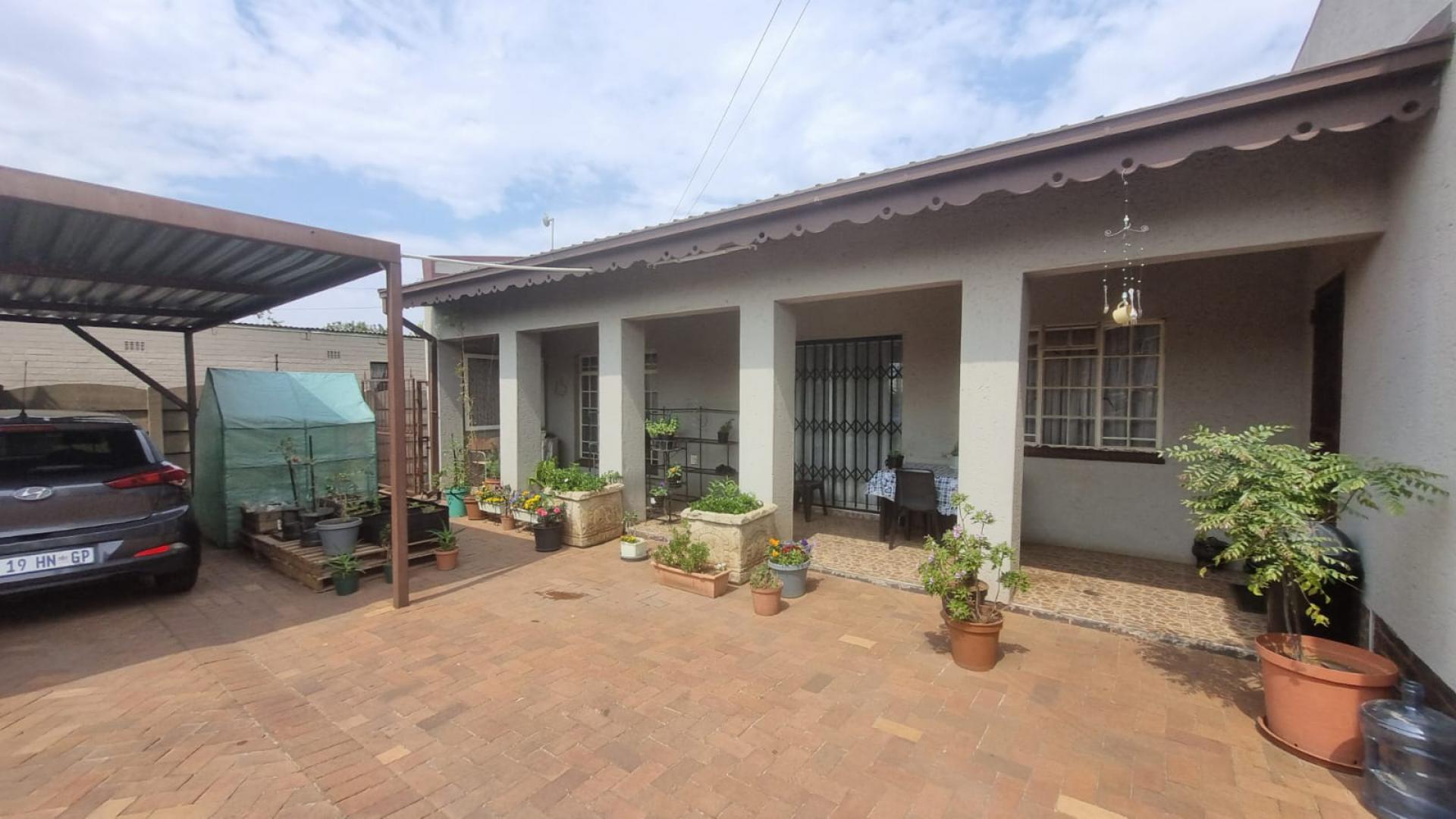 4 Bedroom House for Sale For Sale in Northmead MR654448