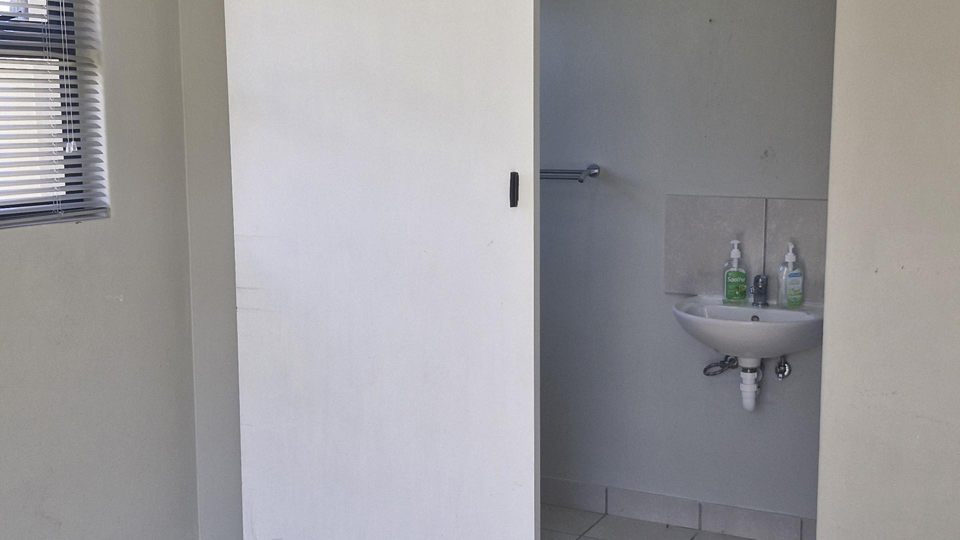 Main Bedroom of property in Kidds Beach