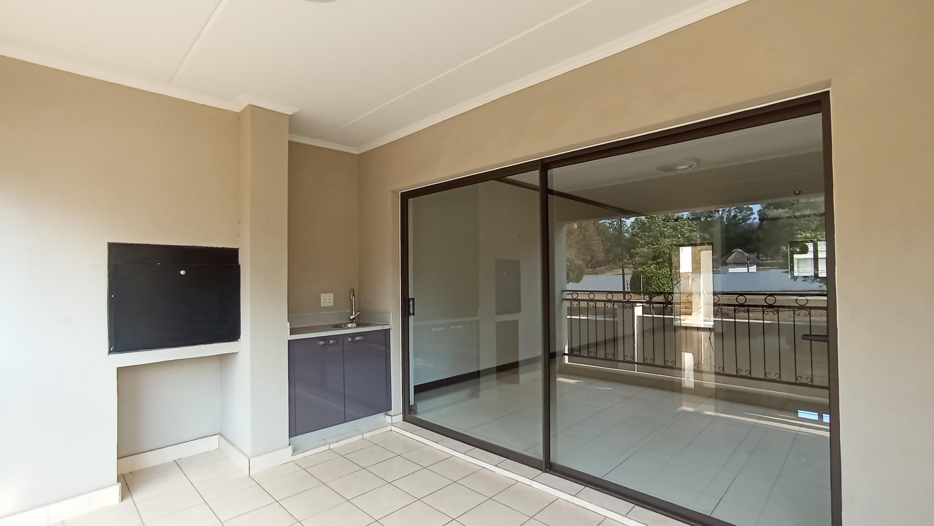 Balcony - 13 square meters of property in Carlswold A.H.