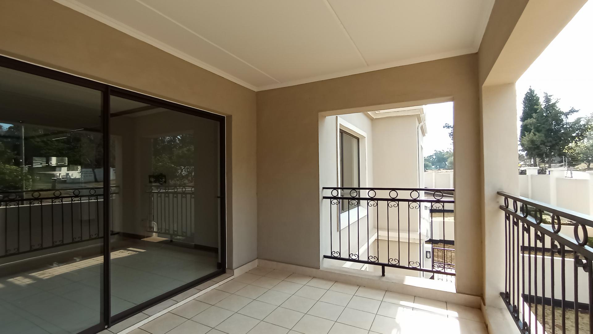 Balcony - 13 square meters of property in Carlswold A.H.