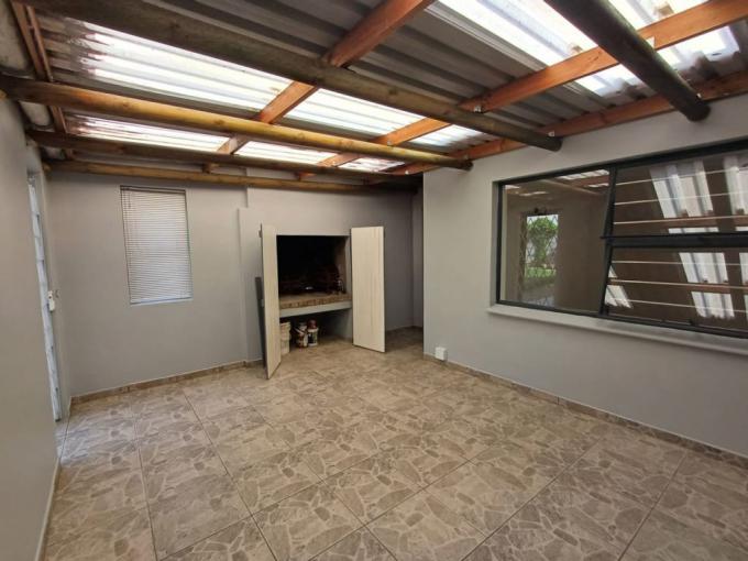 3 Bedroom House for Sale For Sale in Vredenburg MR654876