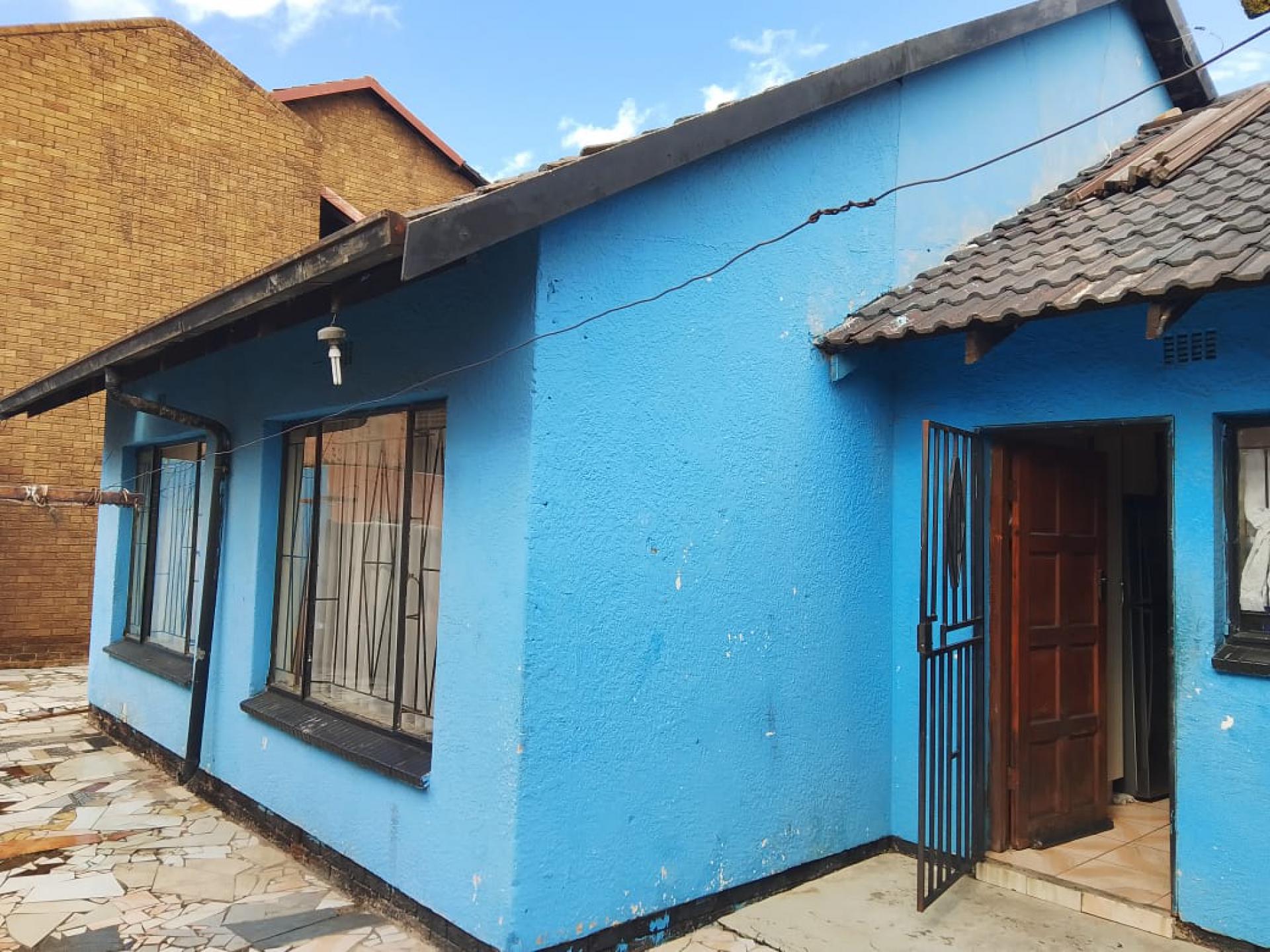 Front View of property in Actonville