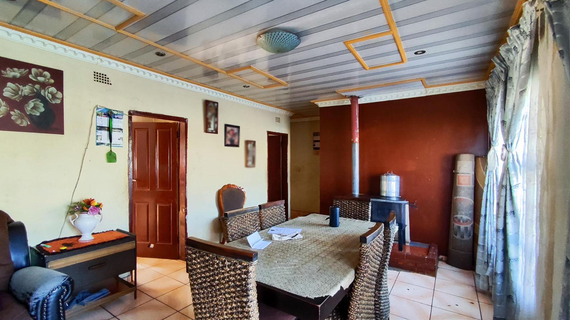 Dining Room - 25 square meters of property in Actonville