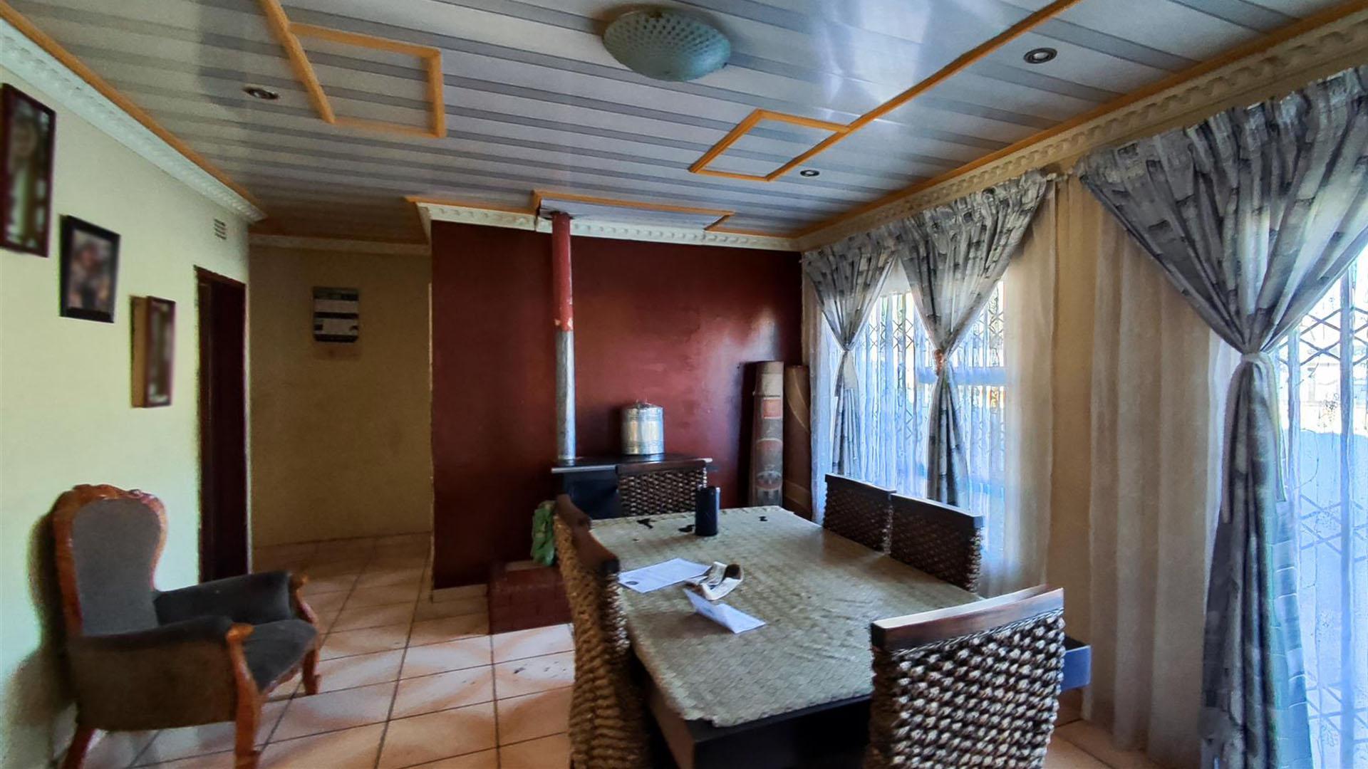 Dining Room - 25 square meters of property in Actonville