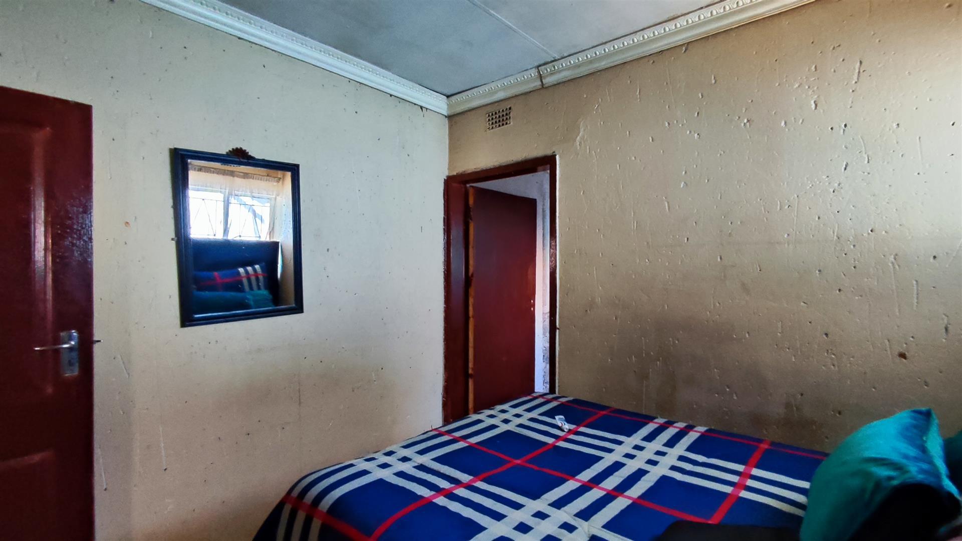 Bed Room 1 - 10 square meters of property in Actonville