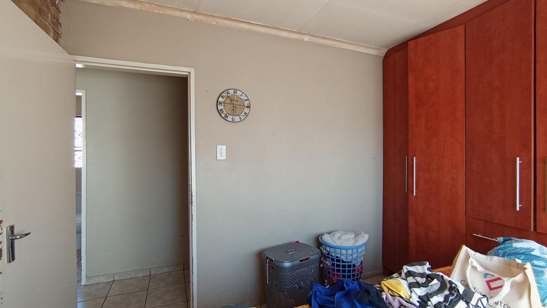 Bed Room 1 - 11 square meters of property in Mayville