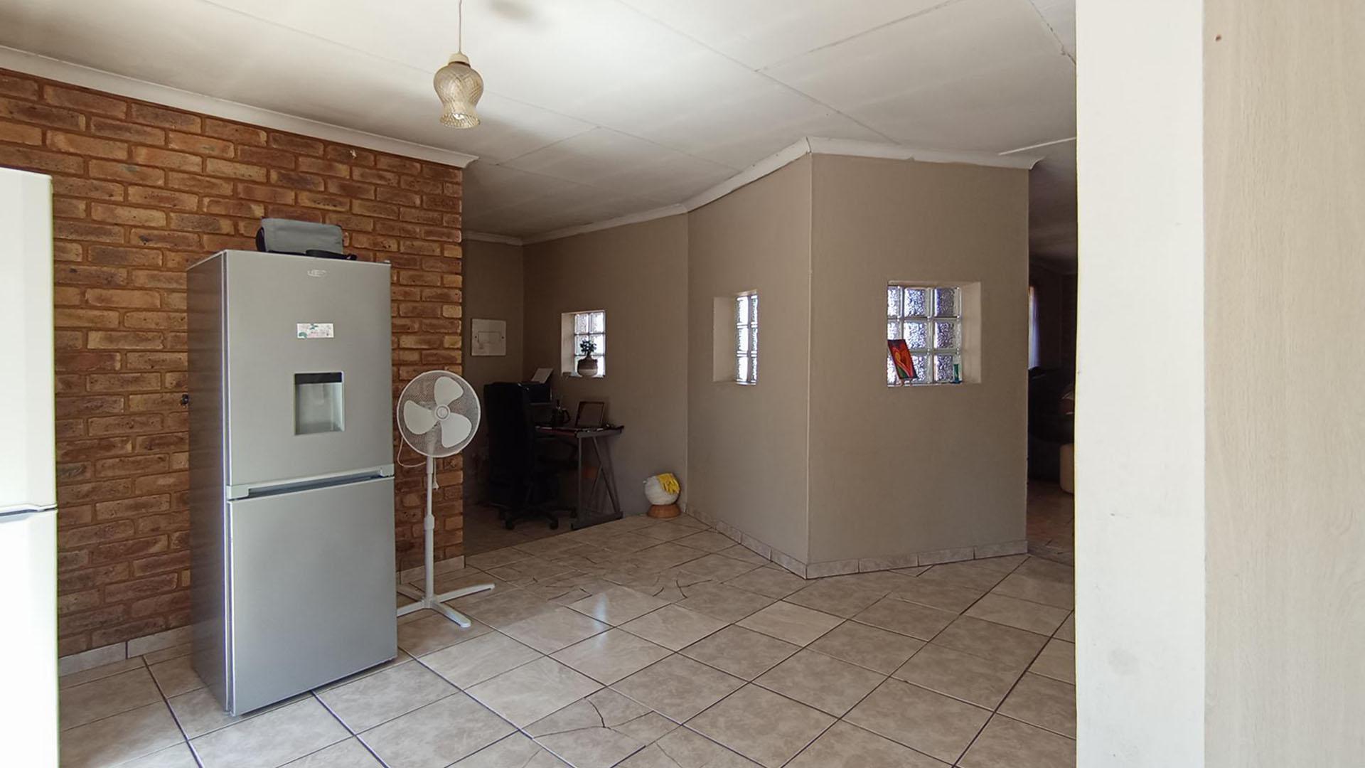 Dining Room - 17 square meters of property in Mayville