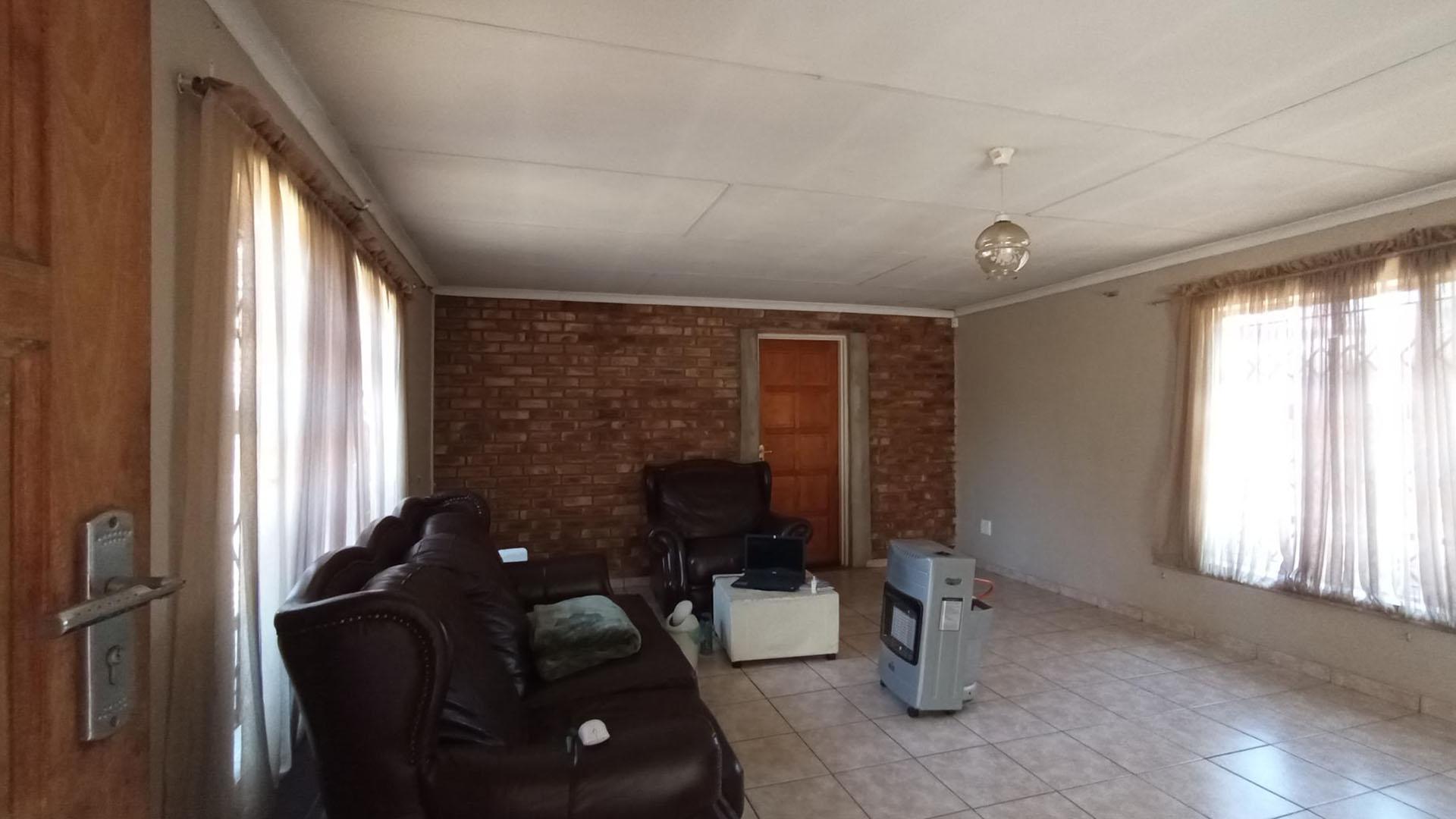 Lounges - 36 square meters of property in Mayville