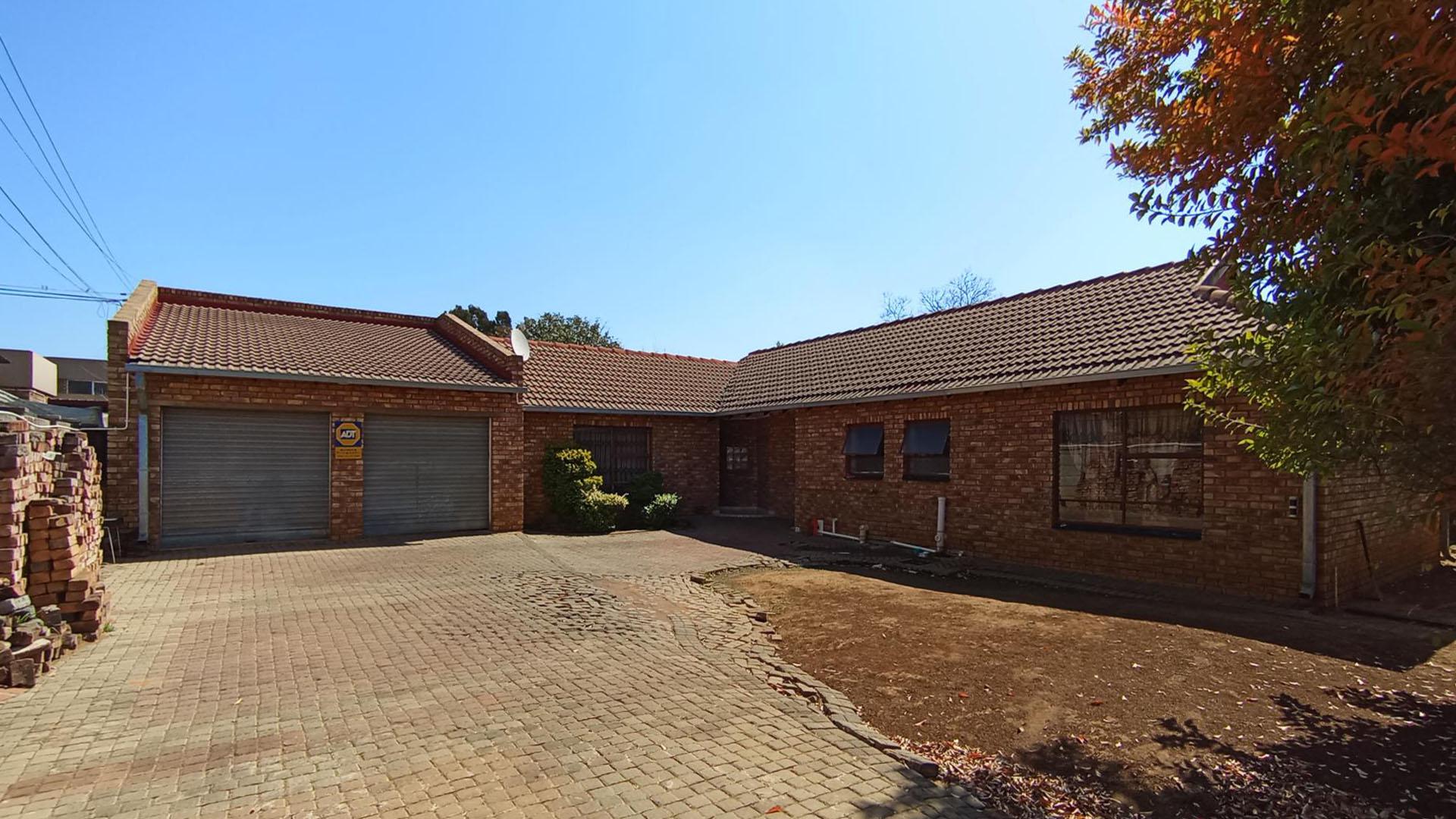 Front View of property in Mayville