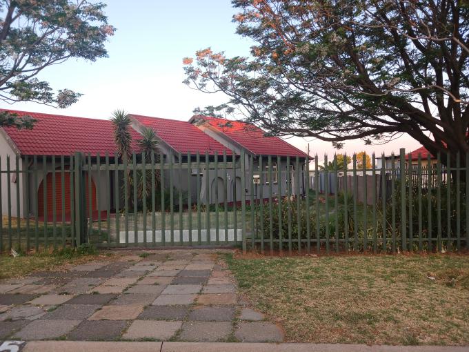 3 Bedroom House for Sale For Sale in Mayberry Park - MR655066