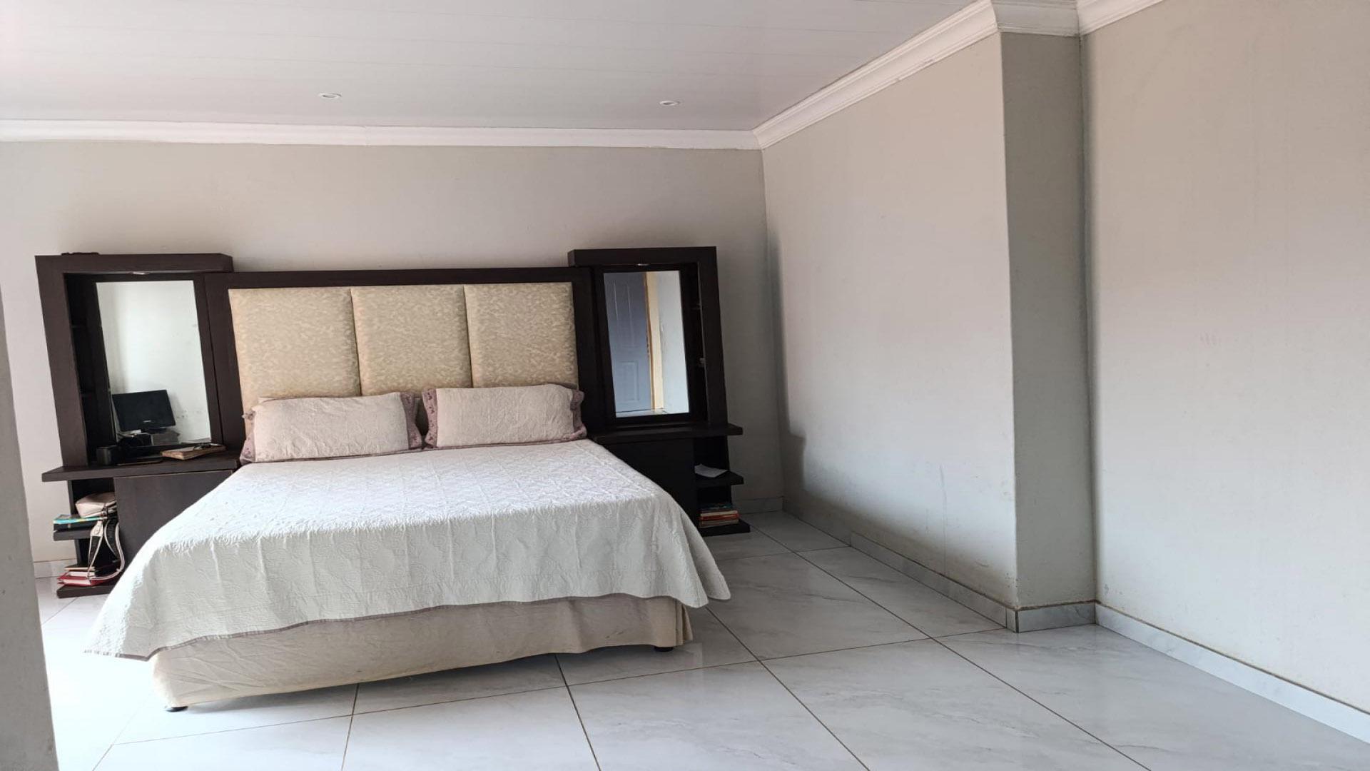Bed Room 1 of property in Soshanguve