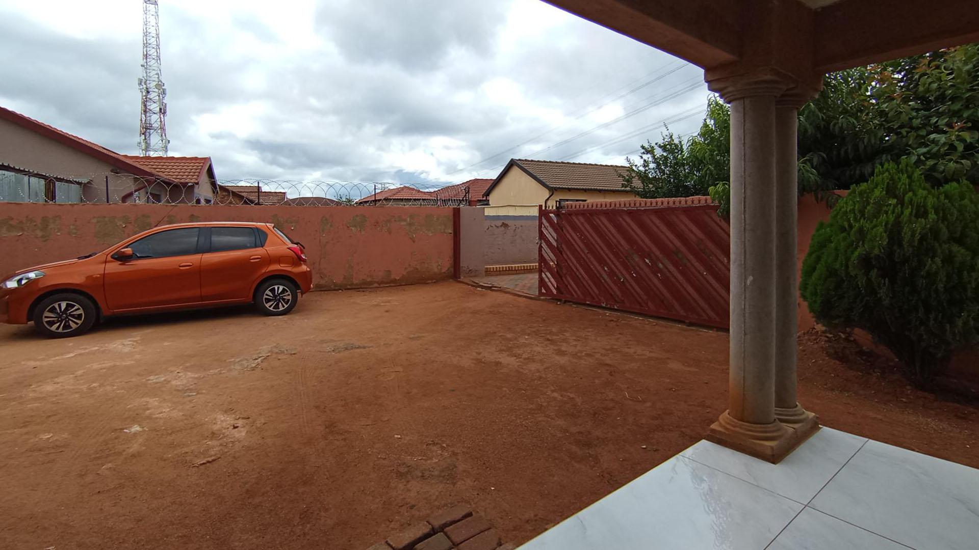 Front View of property in Soshanguve