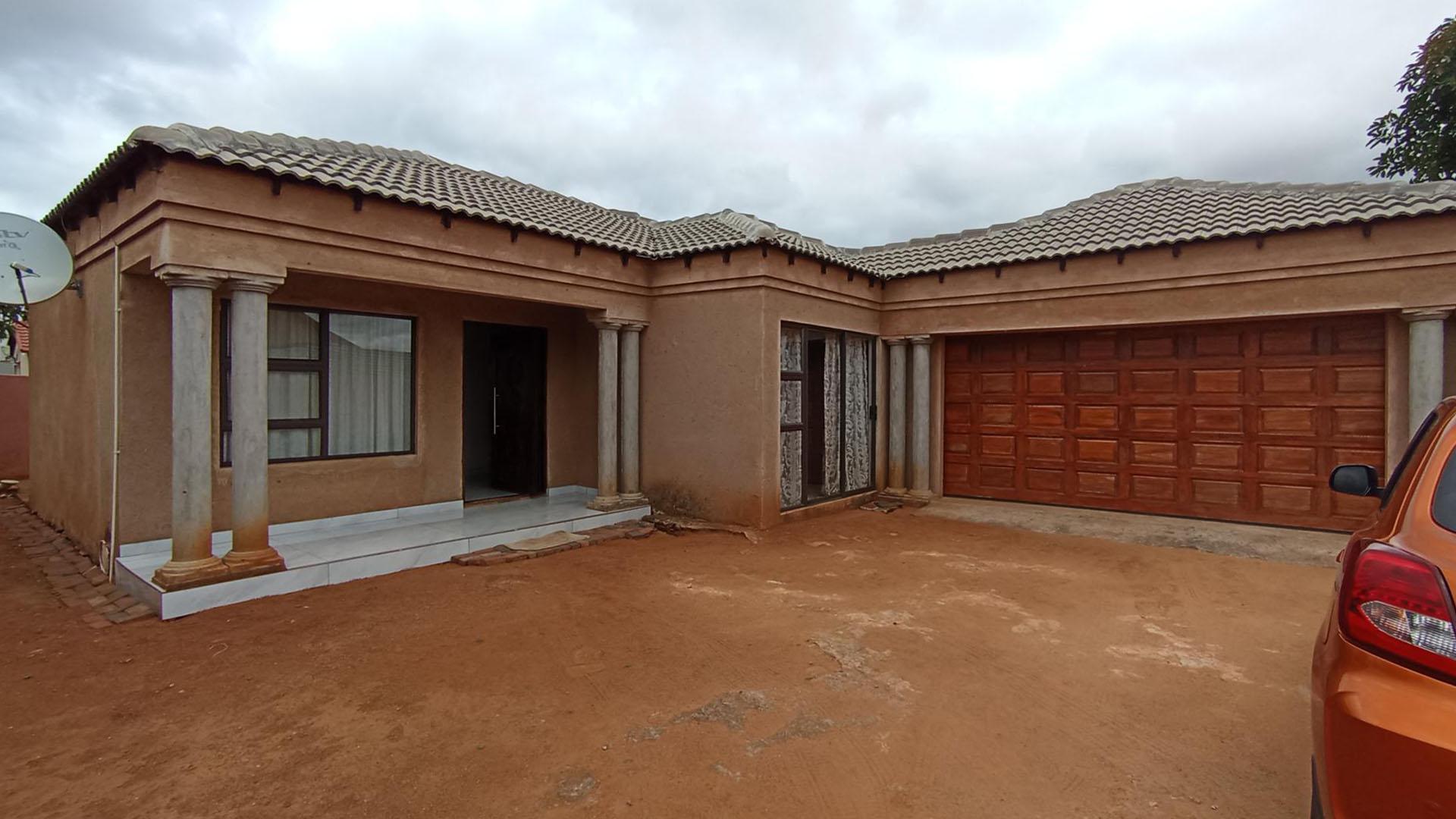 Front View of property in Soshanguve