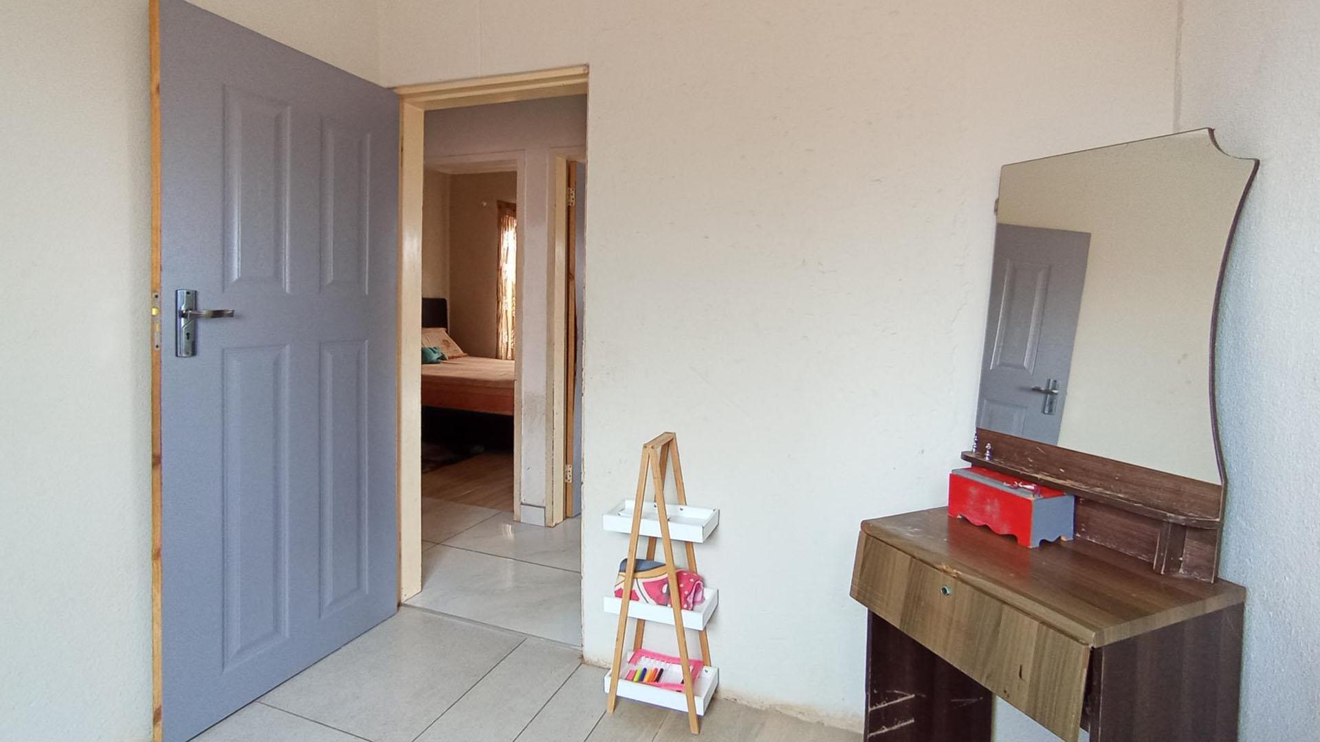 Bathroom 1 - 7 square meters of property in Soshanguve