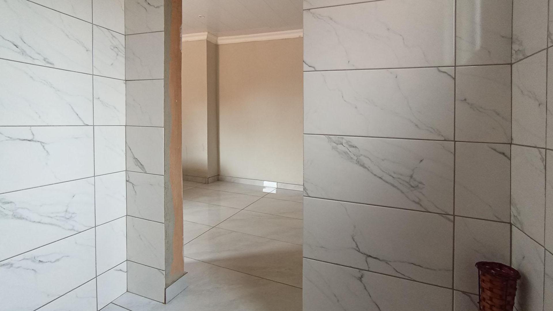 Main Bathroom - 4 square meters of property in Soshanguve