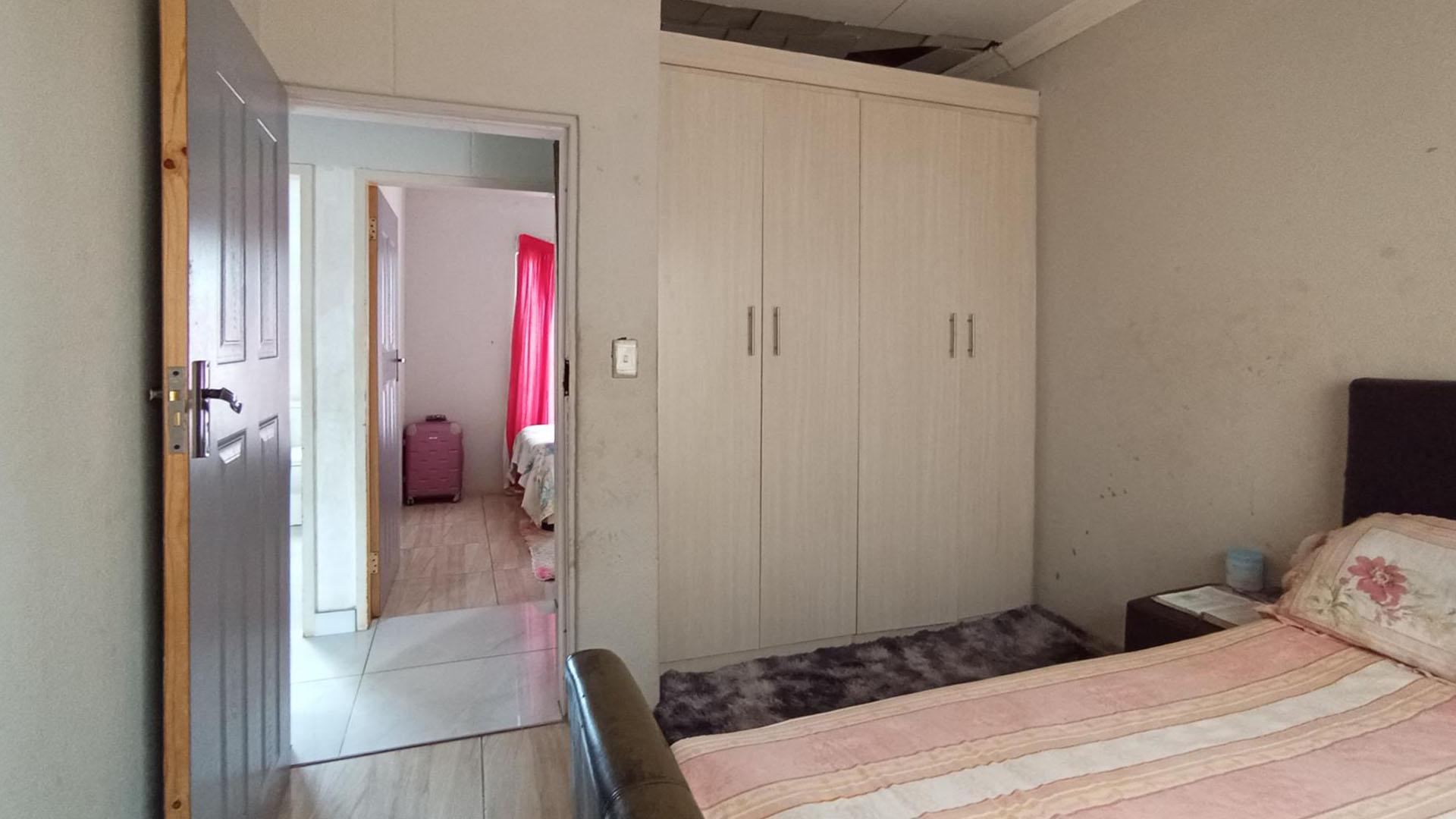 Bed Room 2 - 8 square meters of property in Soshanguve