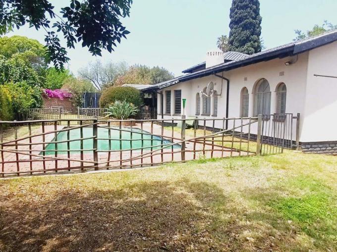 4 Bedroom House for Sale For Sale in Verwoerdpark - MR655198