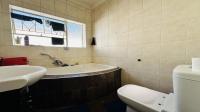 Bathroom 1 of property in Ridgeway