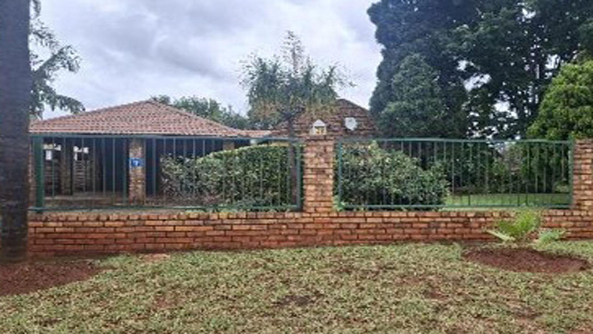 Front View of property in Akasia